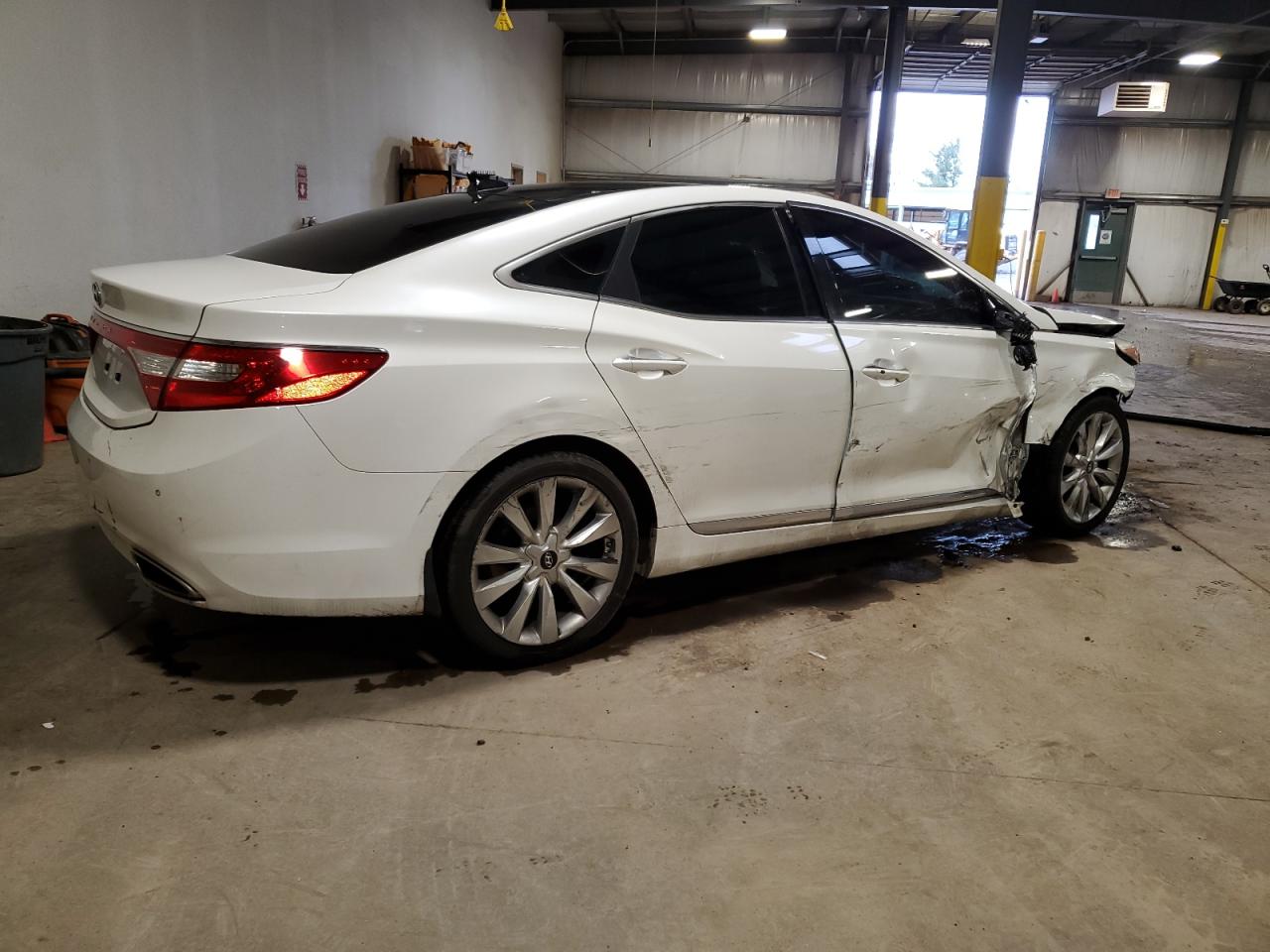 Photo 2 VIN: KMHFH4JG2DA225439 - HYUNDAI AZERA 