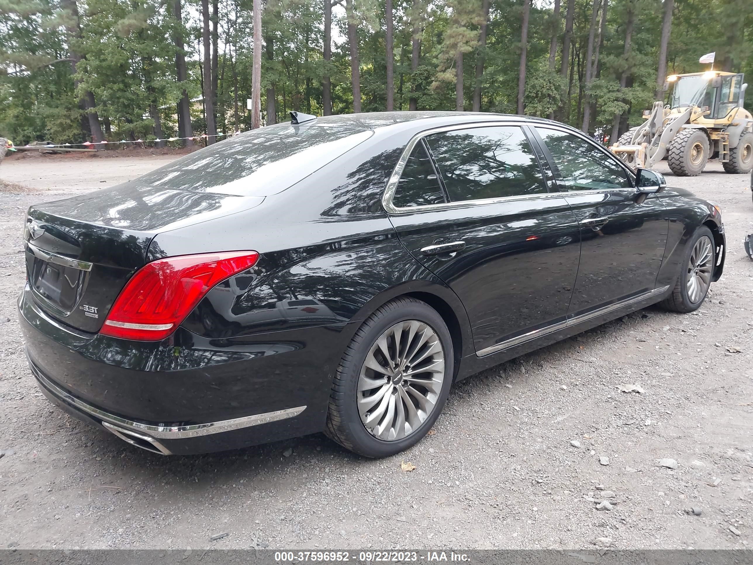 Photo 3 VIN: KMHG34JA4HU028582 - GENESIS G90 