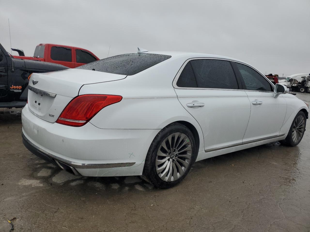 Photo 2 VIN: KMHG34JA6HU027417 - GENESIS G90 