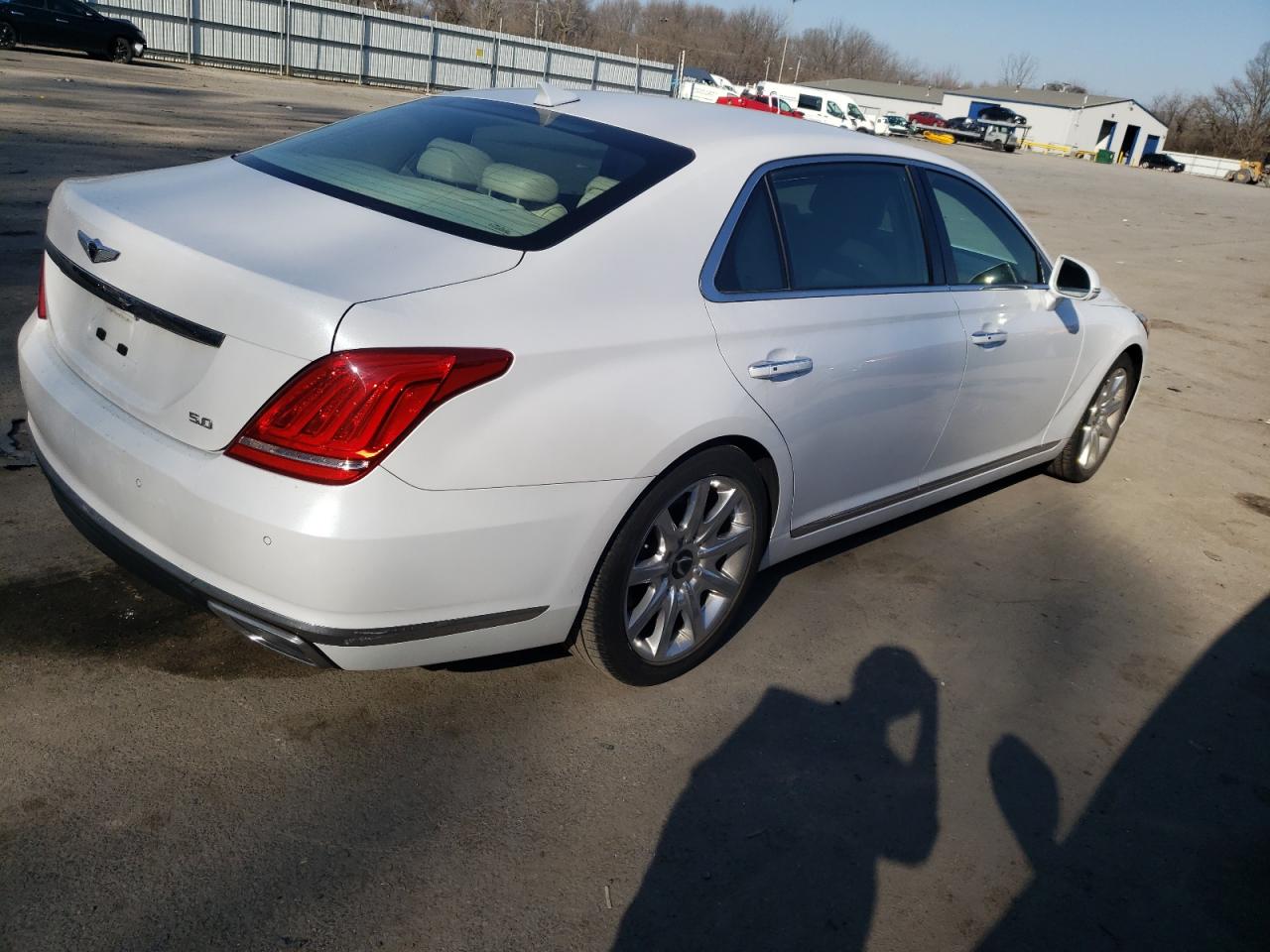 Photo 2 VIN: KMHG54JH3HU031626 - GENESIS G90 