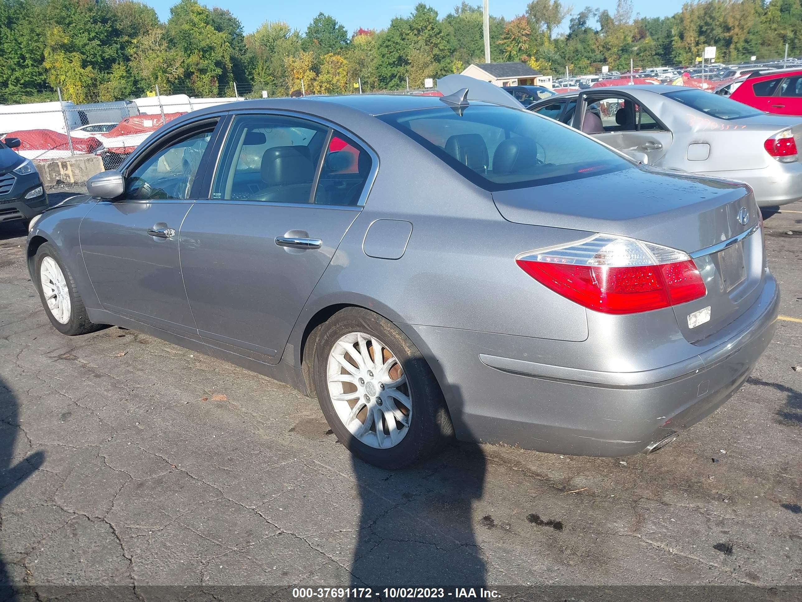 Photo 2 VIN: KMHGC46E19U022896 - HYUNDAI GENESIS 