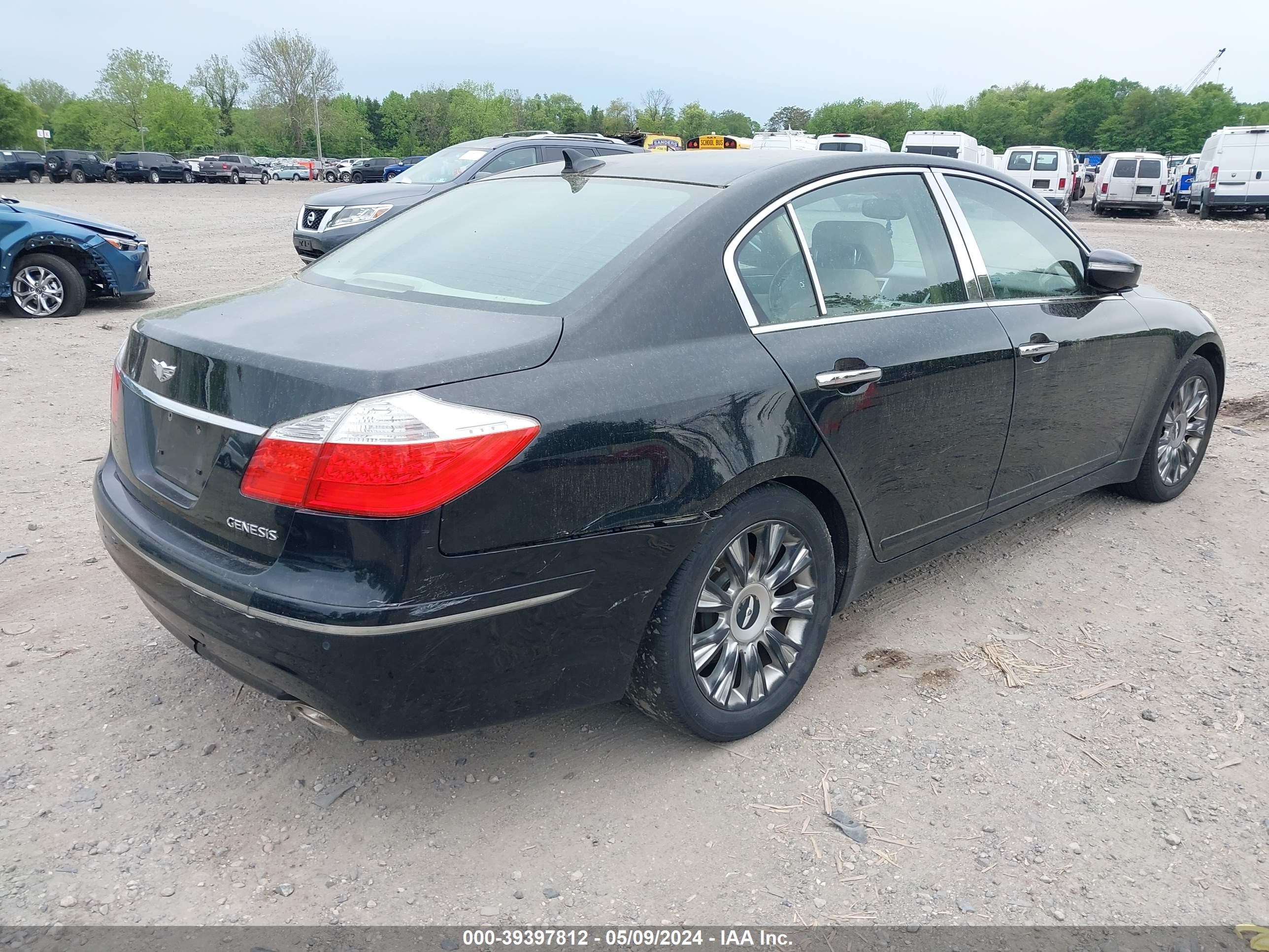 Photo 3 VIN: KMHGC46E39U035326 - HYUNDAI GENESIS 