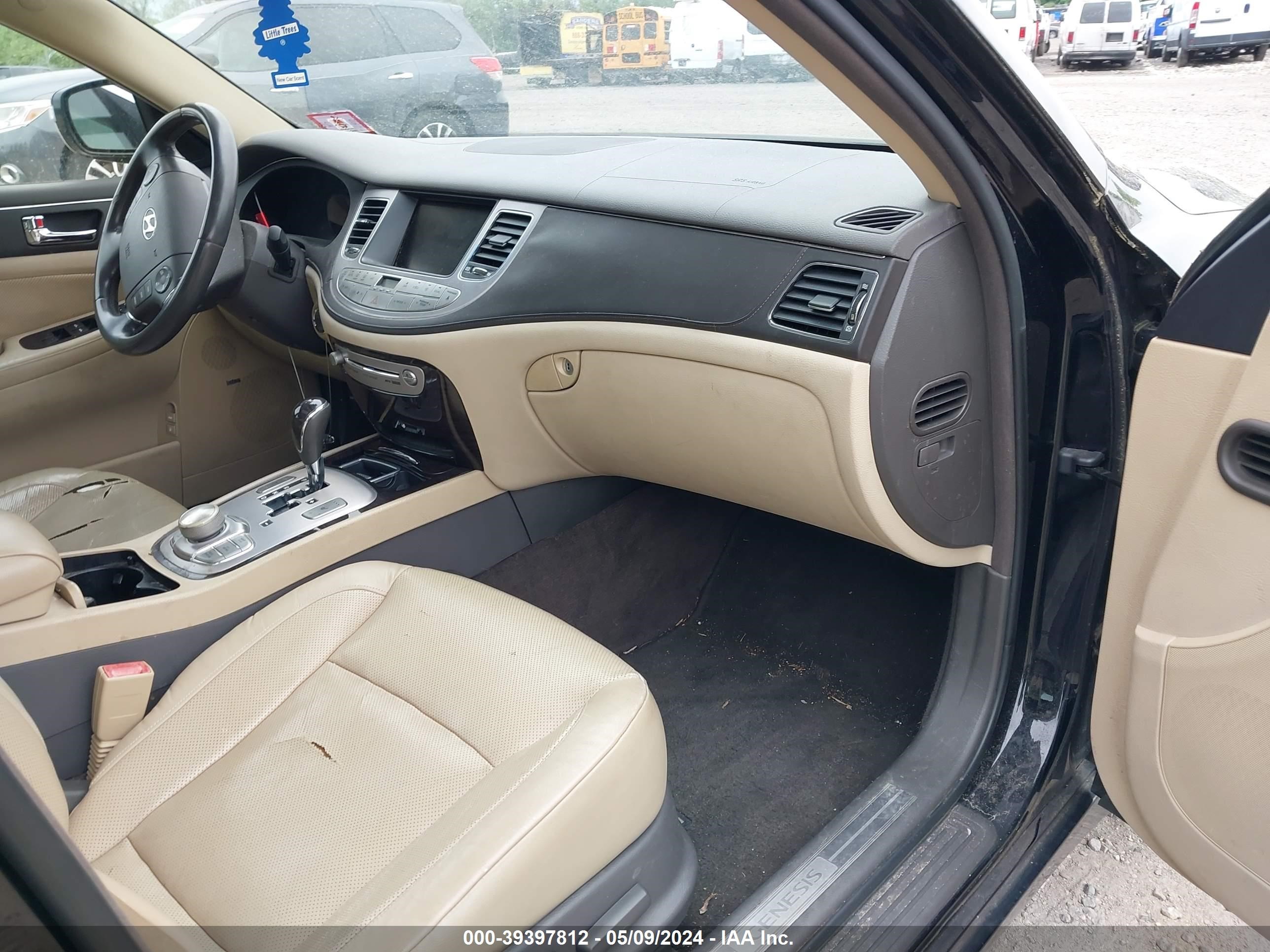 Photo 4 VIN: KMHGC46E39U035326 - HYUNDAI GENESIS 