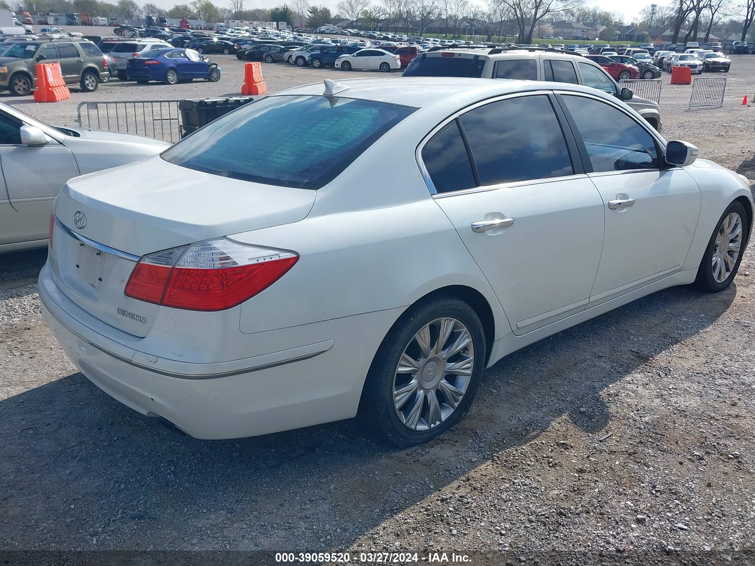 Photo 3 VIN: KMHGC46E89U032955 - HYUNDAI GENESIS 