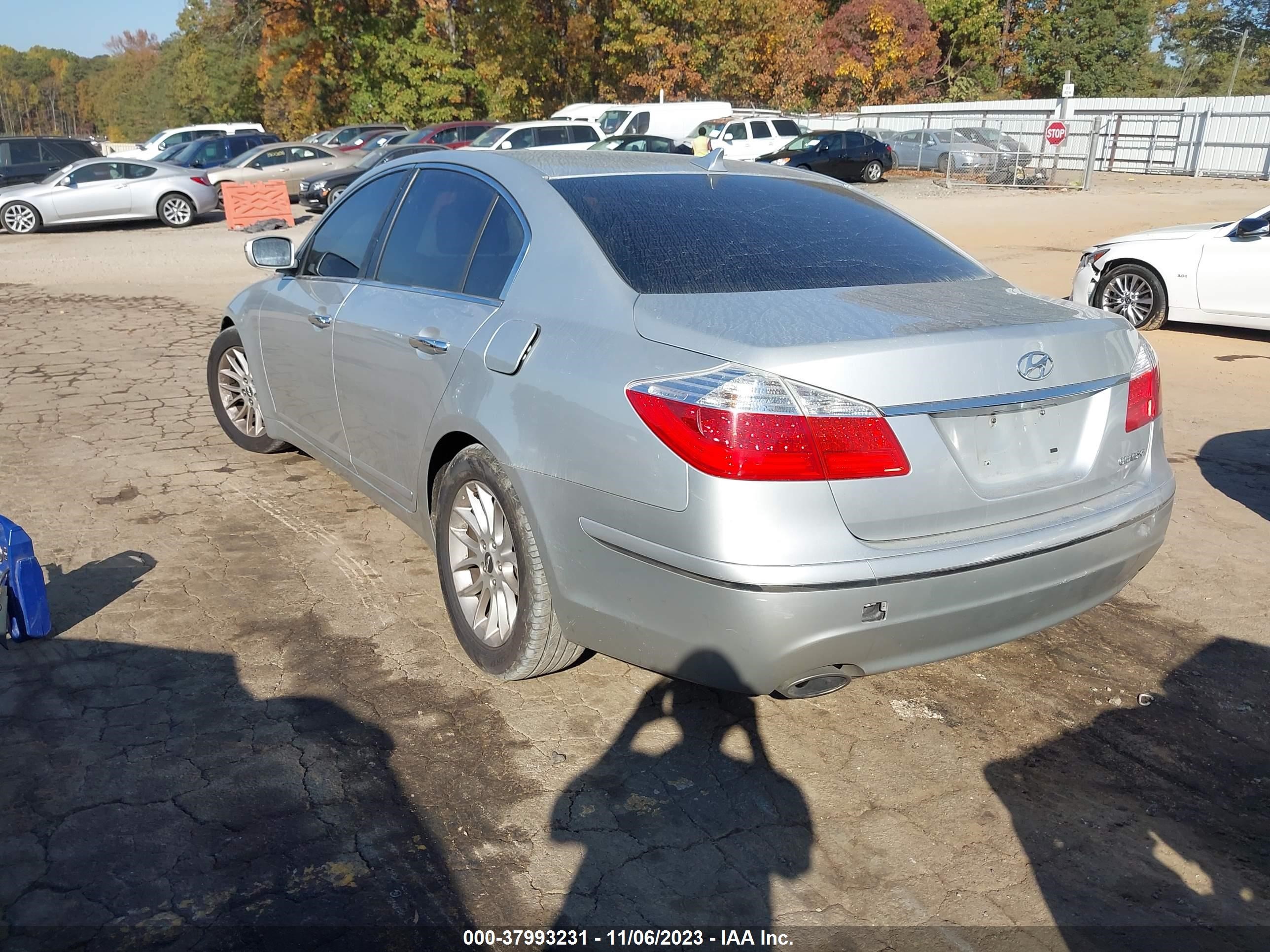 Photo 2 VIN: KMHGC46E99U027019 - HYUNDAI GENESIS 