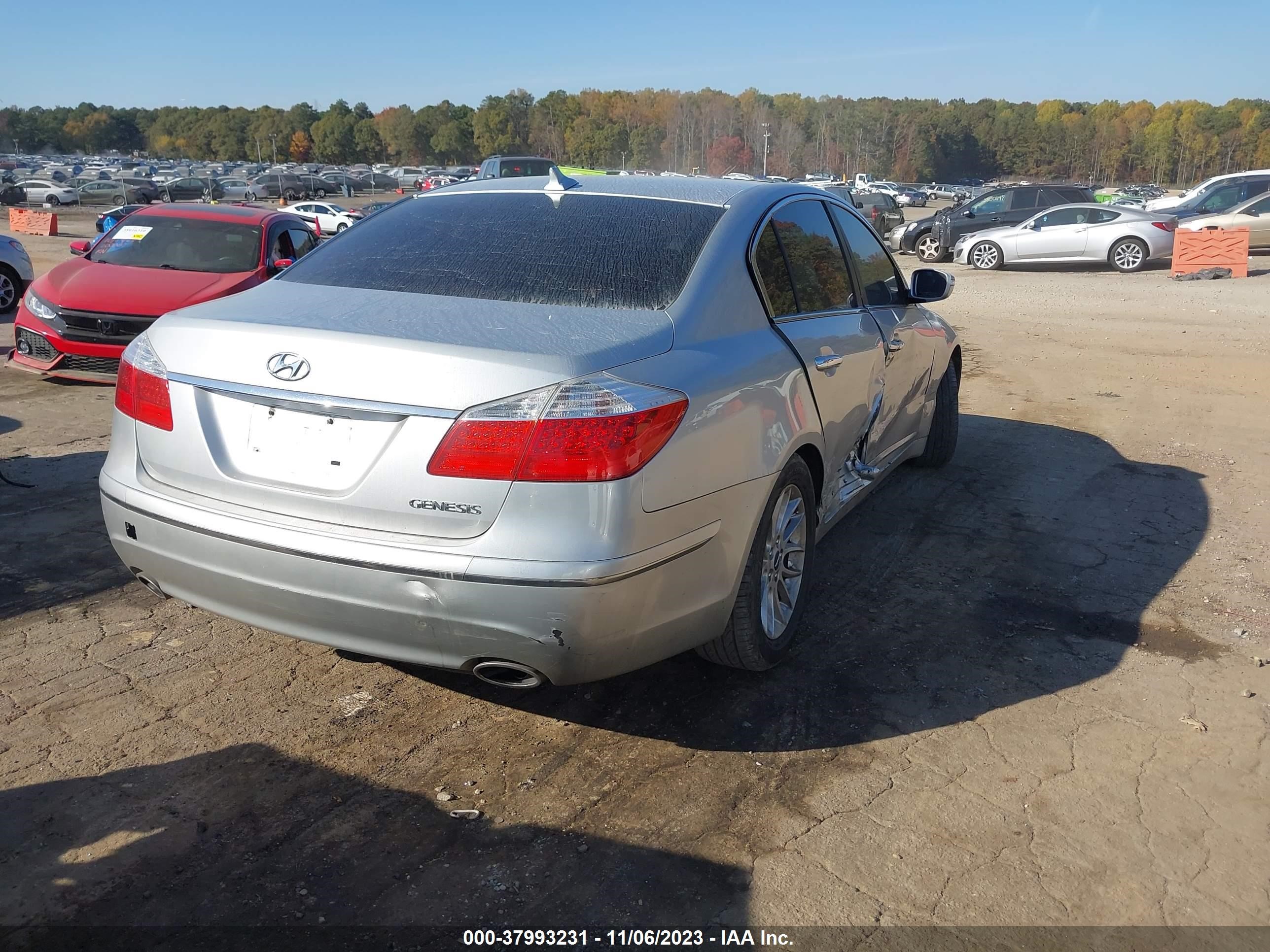 Photo 3 VIN: KMHGC46E99U027019 - HYUNDAI GENESIS 