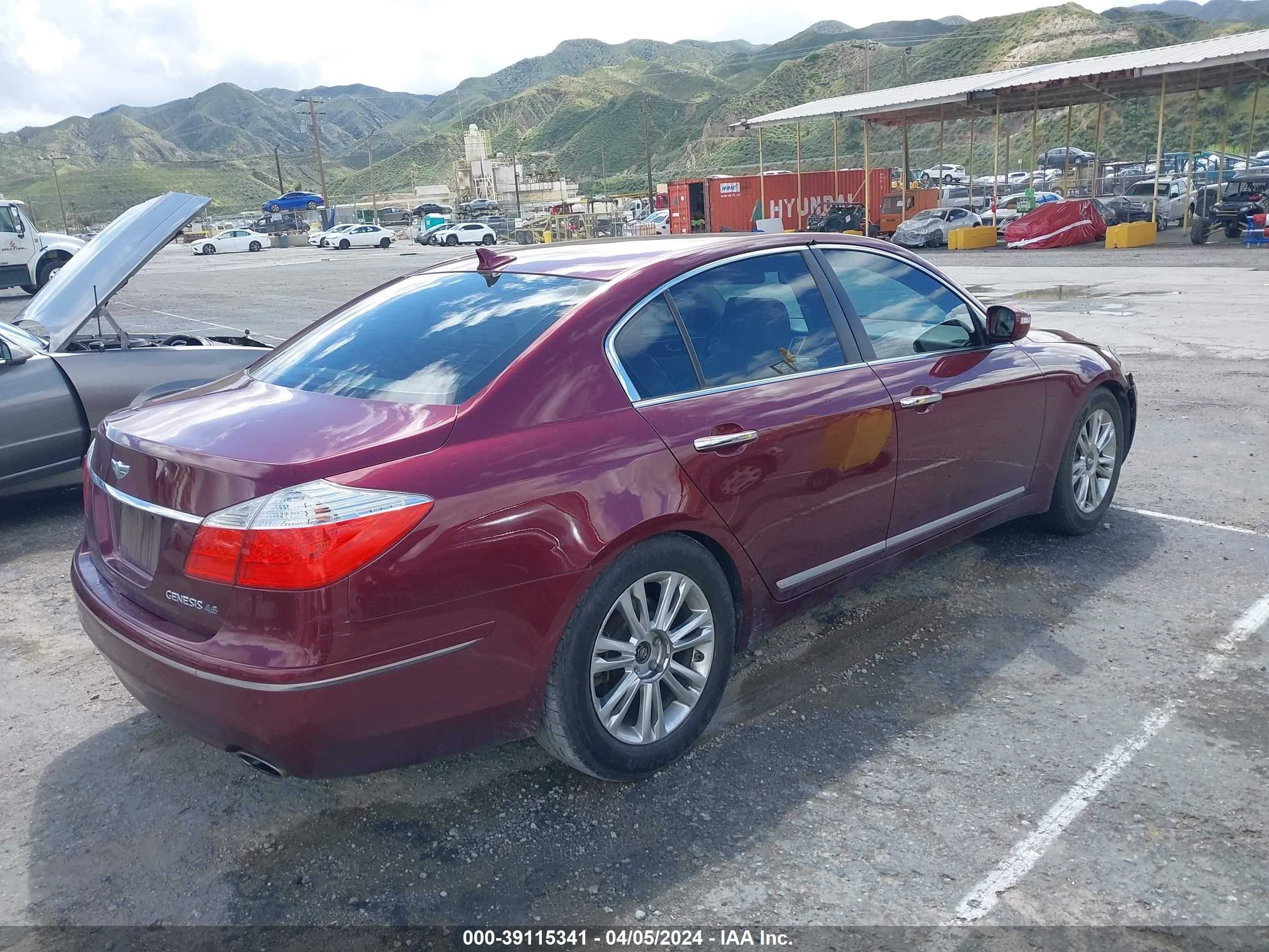 Photo 3 VIN: KMHGC46F39U032600 - HYUNDAI GENESIS 