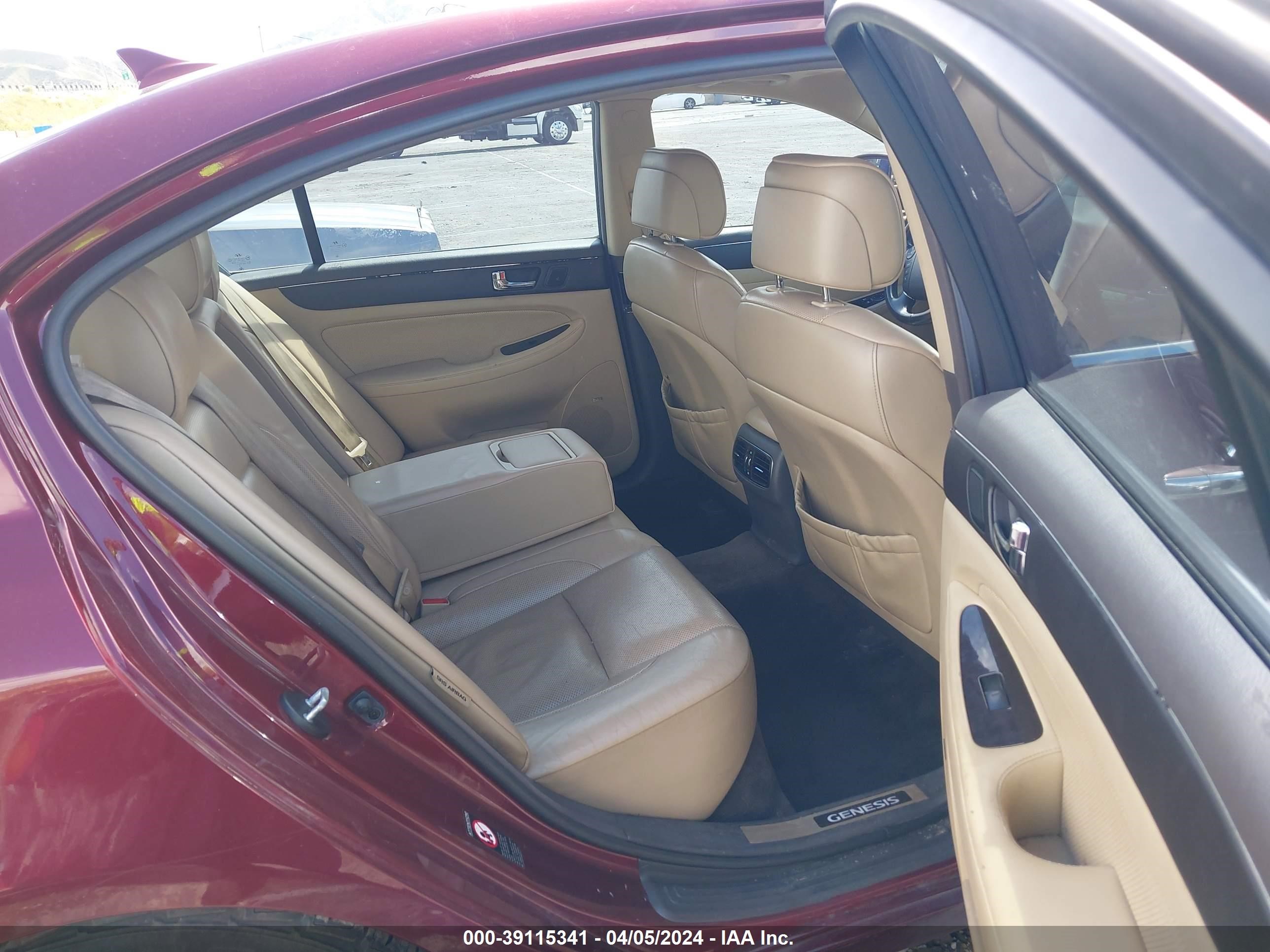 Photo 7 VIN: KMHGC46F39U032600 - HYUNDAI GENESIS 