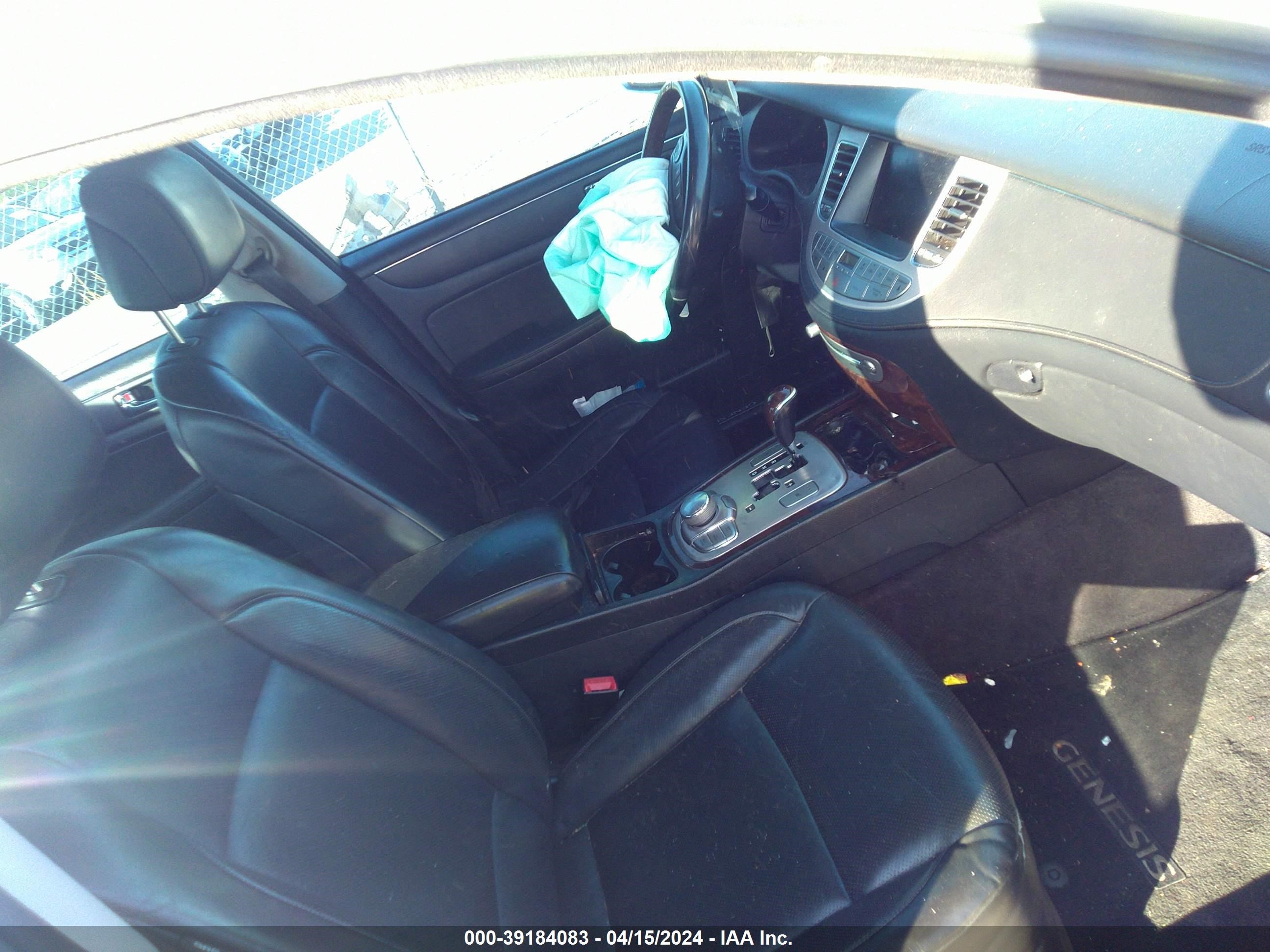 Photo 4 VIN: KMHGC46F79U062957 - HYUNDAI GENESIS 