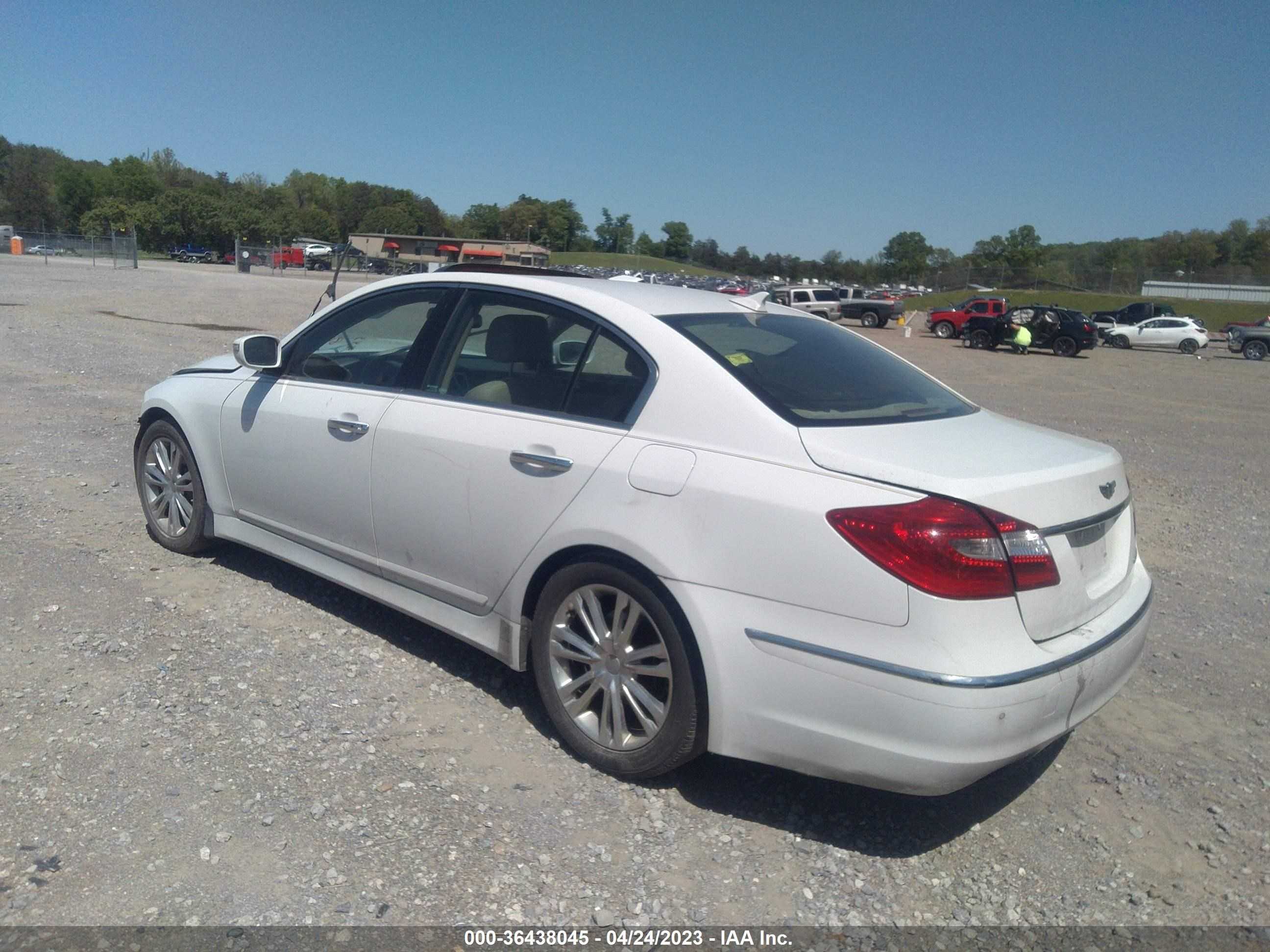 Photo 2 VIN: KMHGC4DD1CU204177 - HYUNDAI GENESIS 