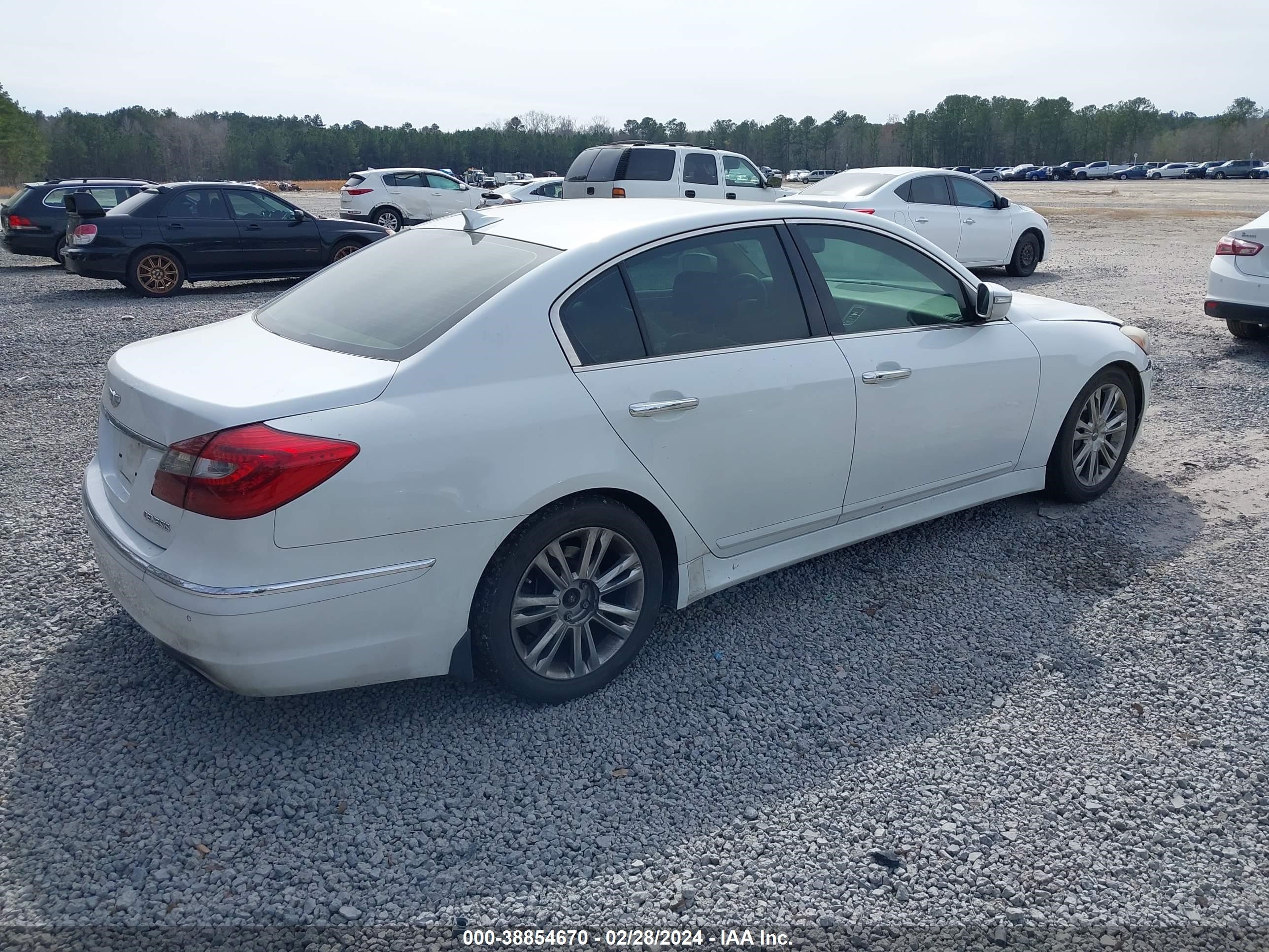 Photo 3 VIN: KMHGC4DD3CU171179 - HYUNDAI GENESIS 