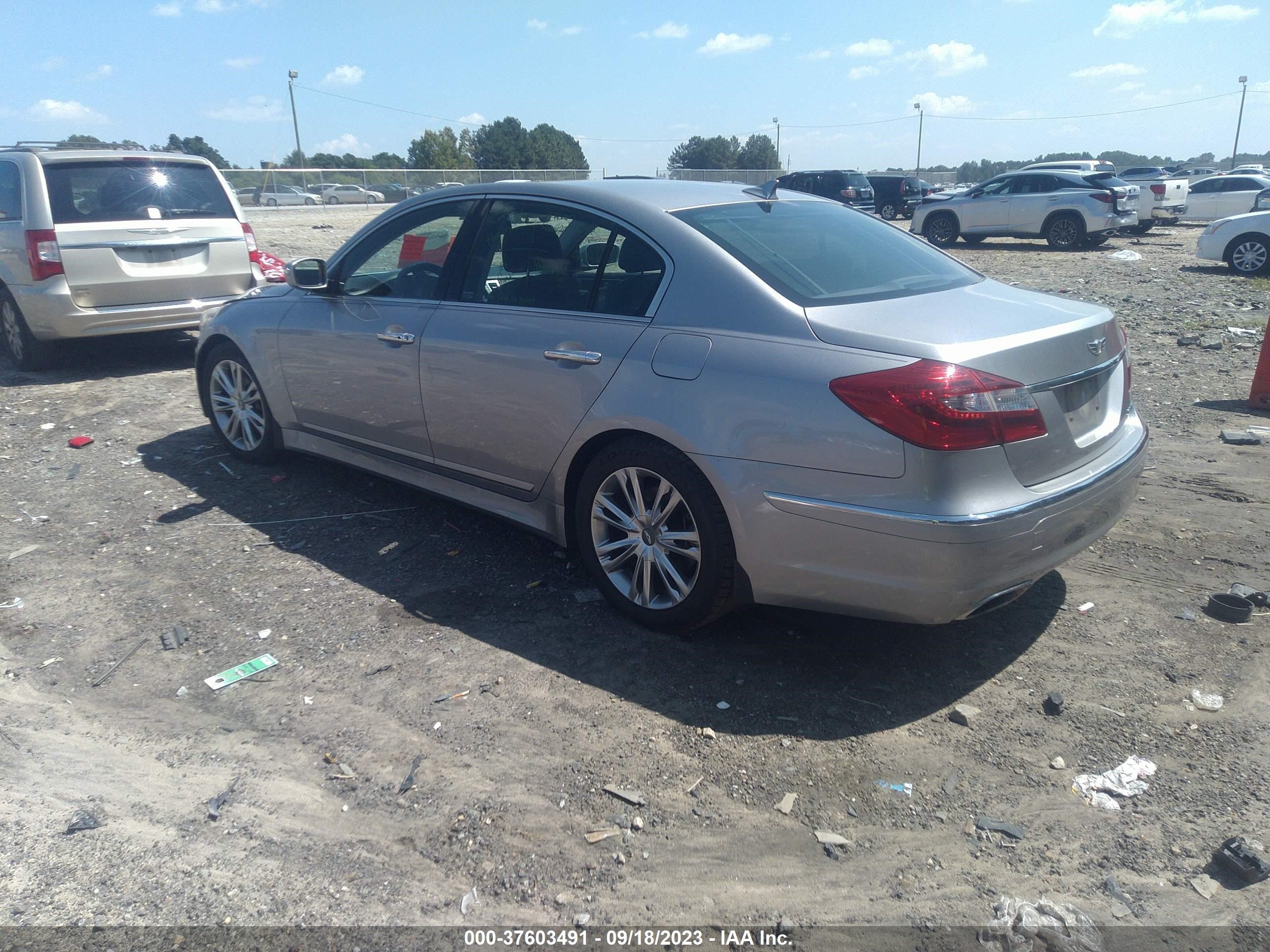 Photo 2 VIN: KMHGC4DD3DU247968 - HYUNDAI GENESIS 