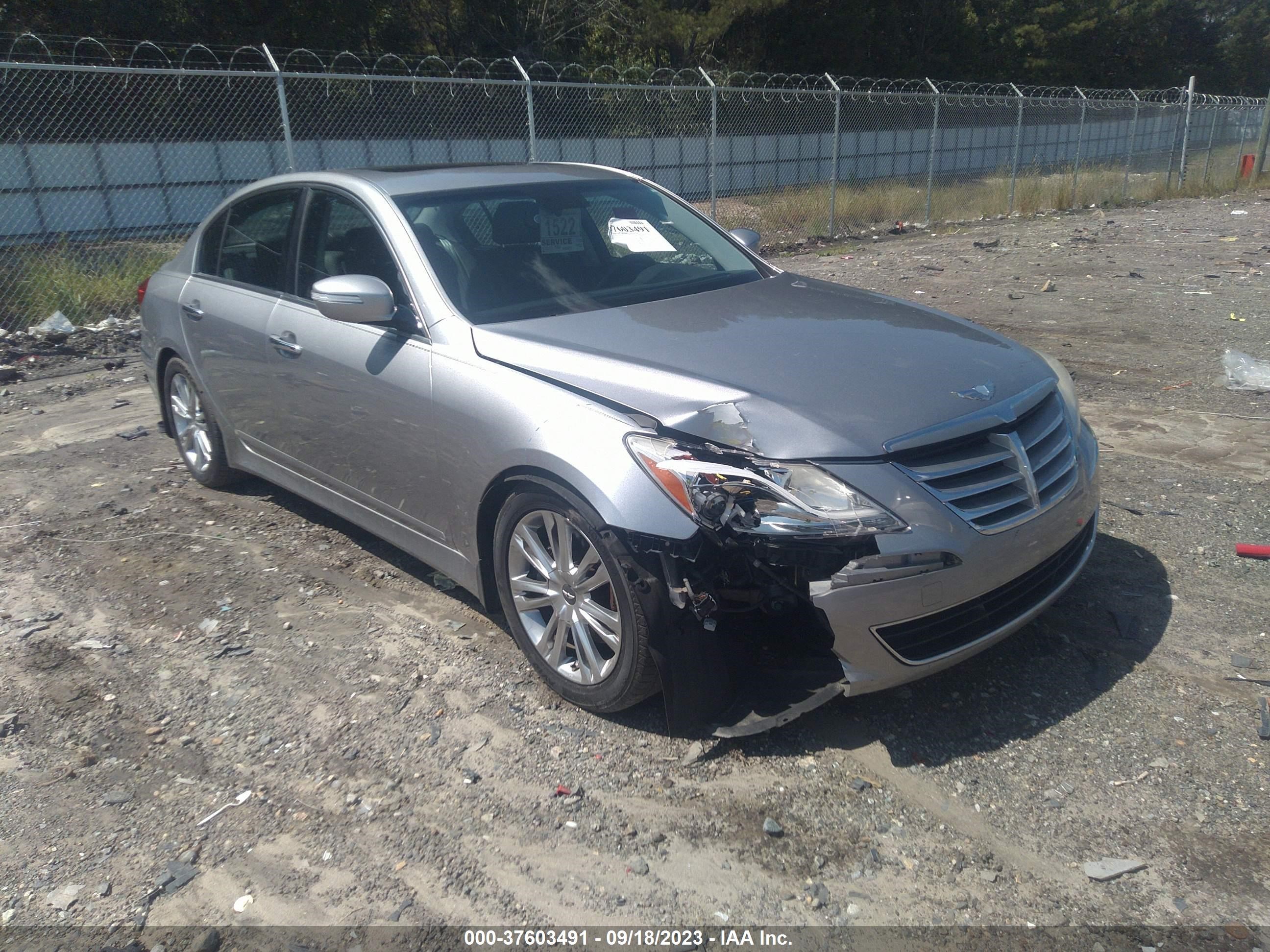 Photo 5 VIN: KMHGC4DD3DU247968 - HYUNDAI GENESIS 