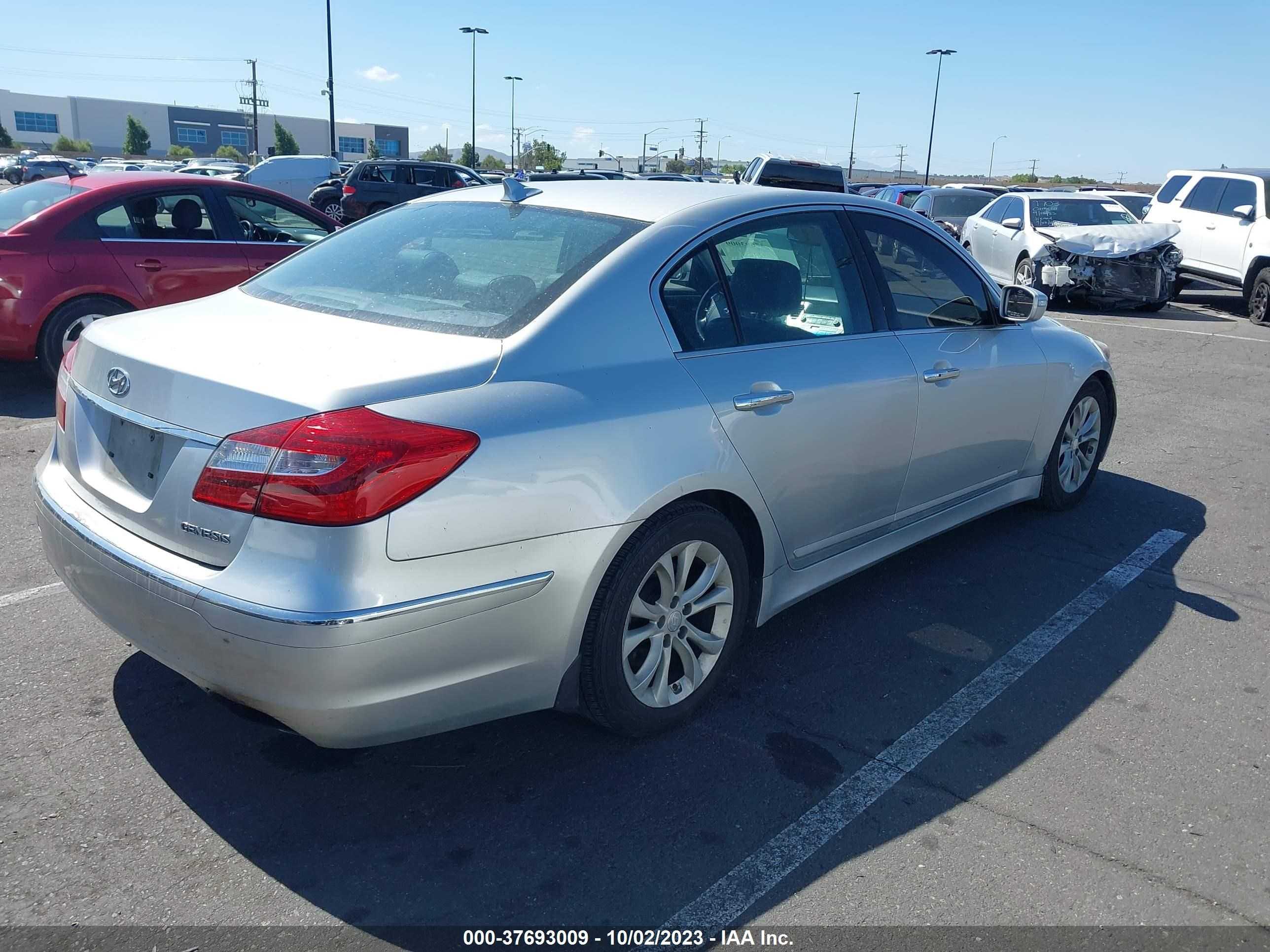 Photo 3 VIN: KMHGC4DD4DU244271 - HYUNDAI GENESIS 