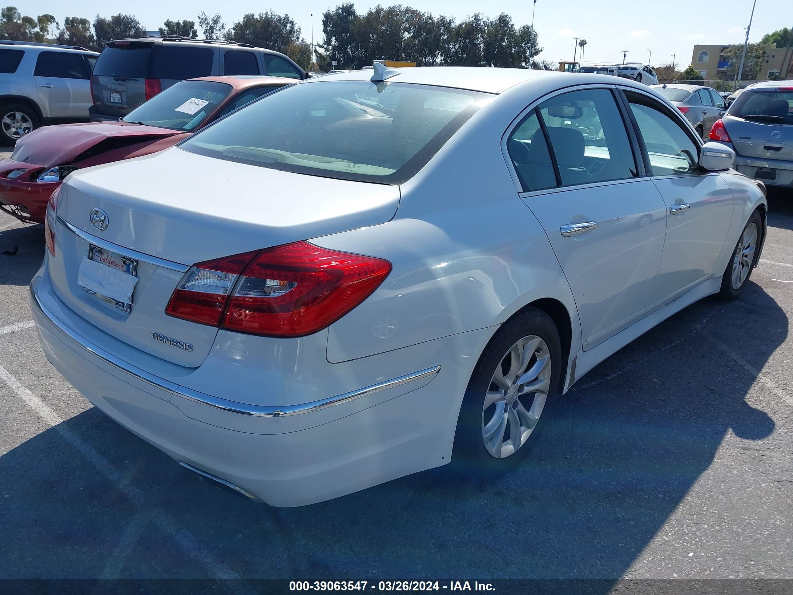 Photo 3 VIN: KMHGC4DD4DU245369 - HYUNDAI GENESIS 