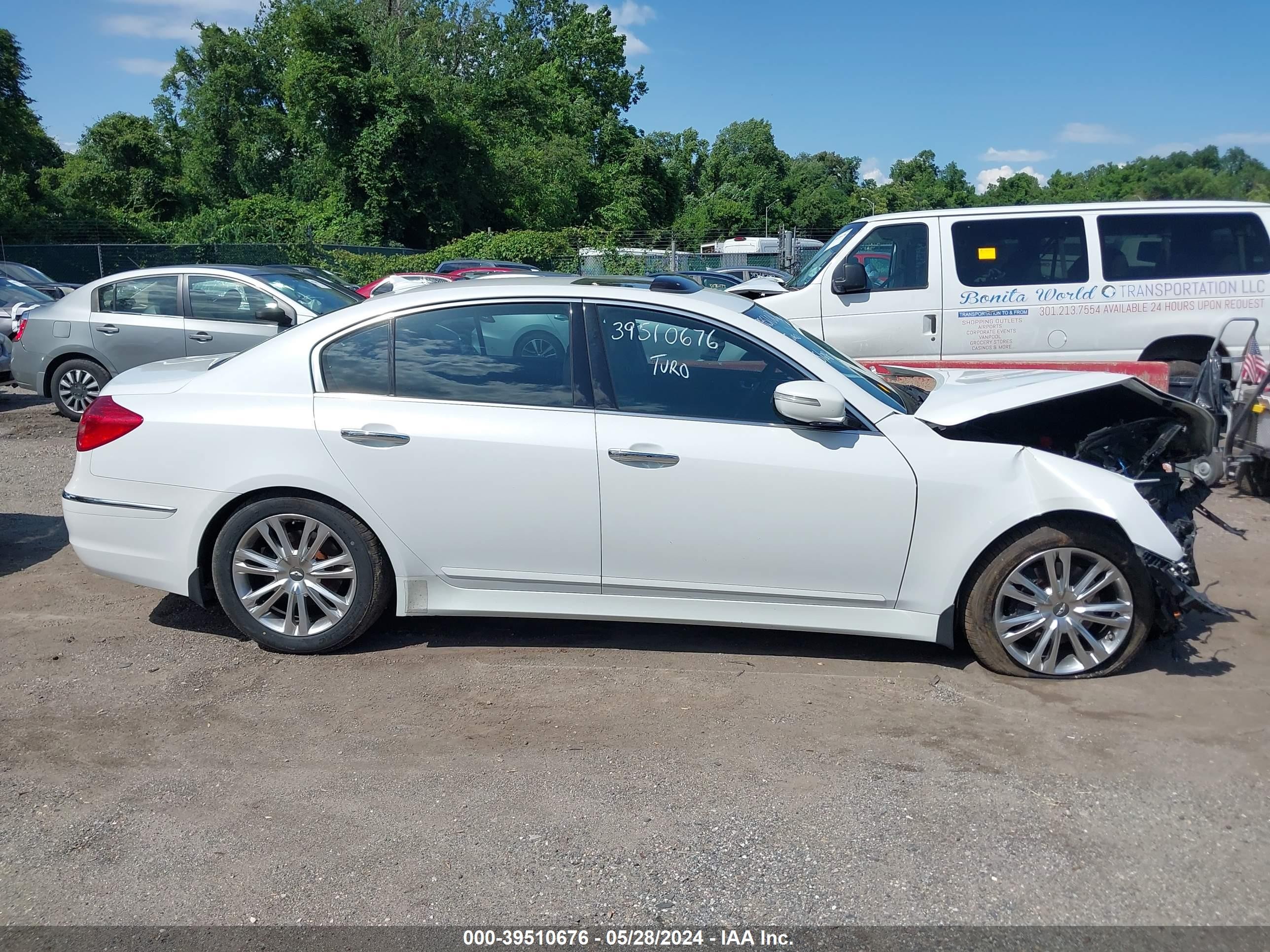 Photo 12 VIN: KMHGC4DD4DU254489 - HYUNDAI GENESIS 