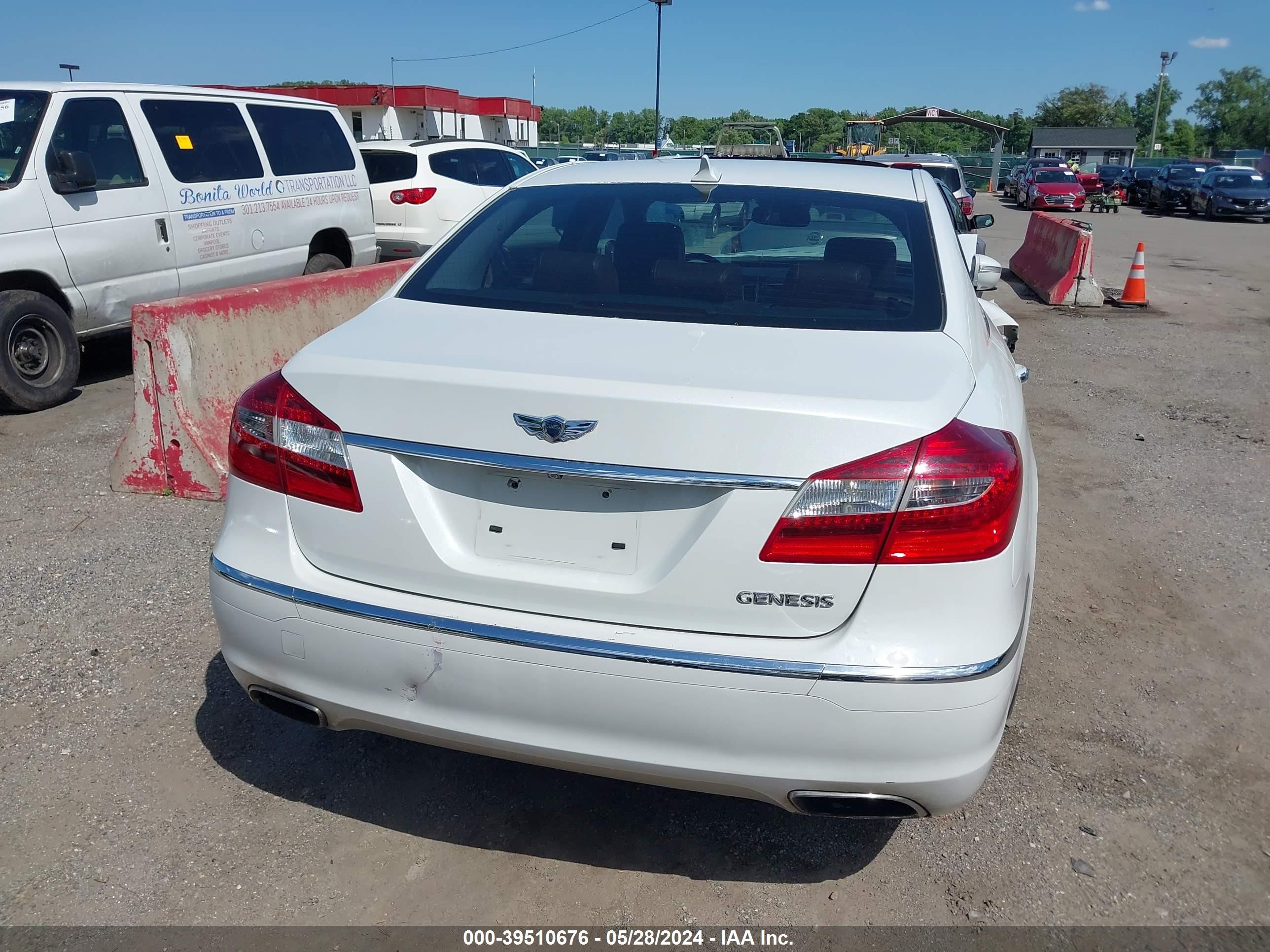 Photo 15 VIN: KMHGC4DD4DU254489 - HYUNDAI GENESIS 