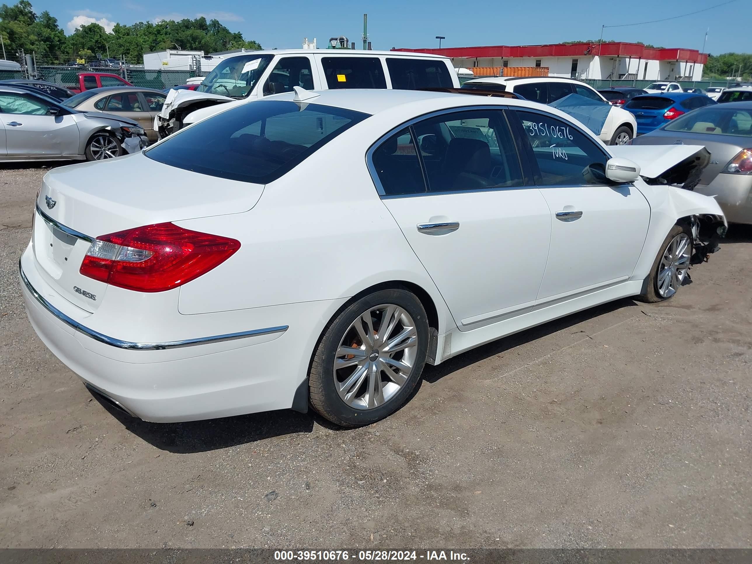 Photo 3 VIN: KMHGC4DD4DU254489 - HYUNDAI GENESIS 