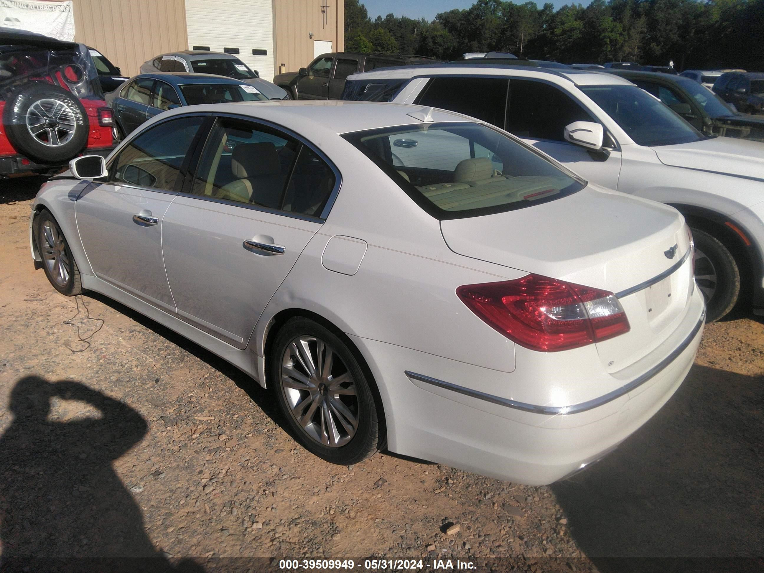 Photo 2 VIN: KMHGC4DD6CU160418 - HYUNDAI GENESIS 