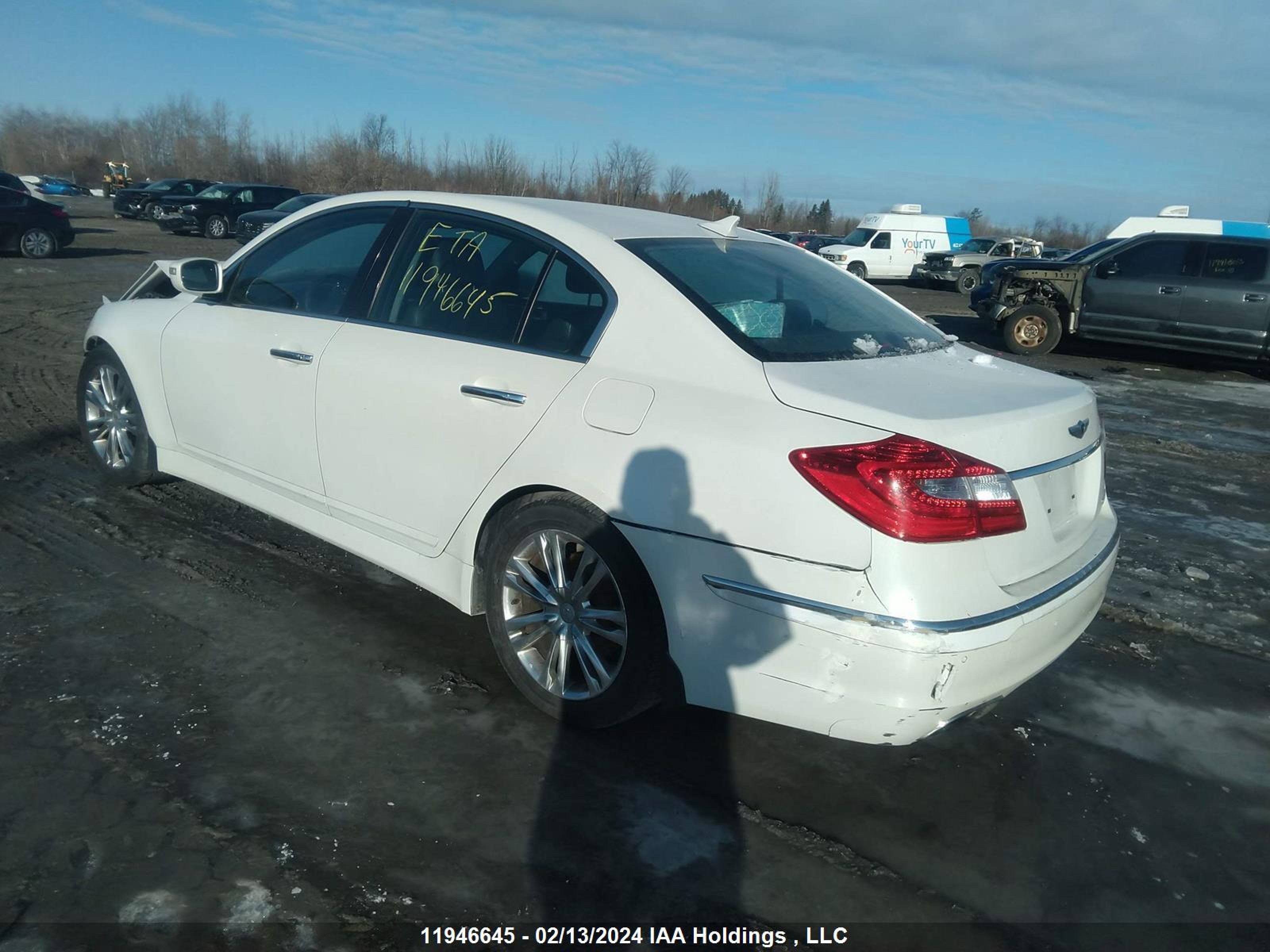 Photo 2 VIN: KMHGC4DD6CU185920 - HYUNDAI GENESIS 