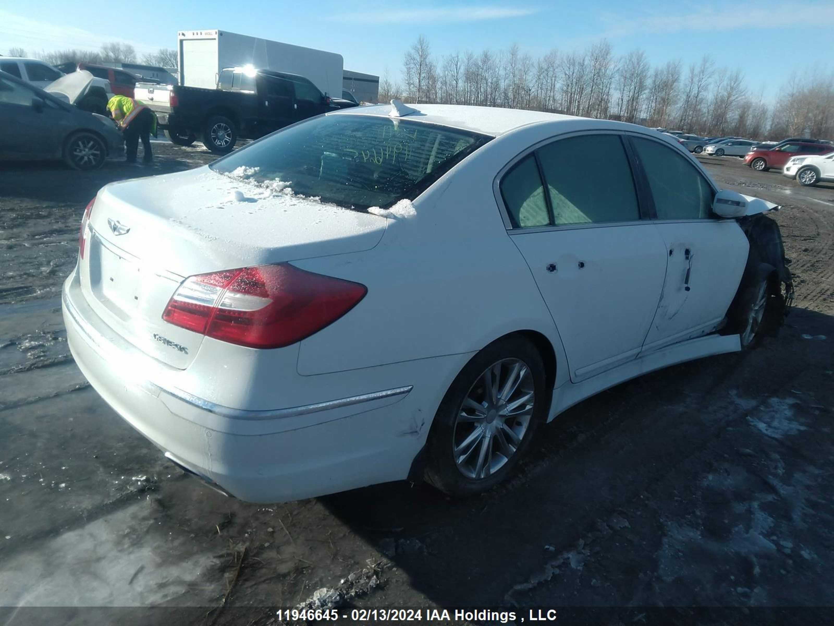 Photo 3 VIN: KMHGC4DD6CU185920 - HYUNDAI GENESIS 