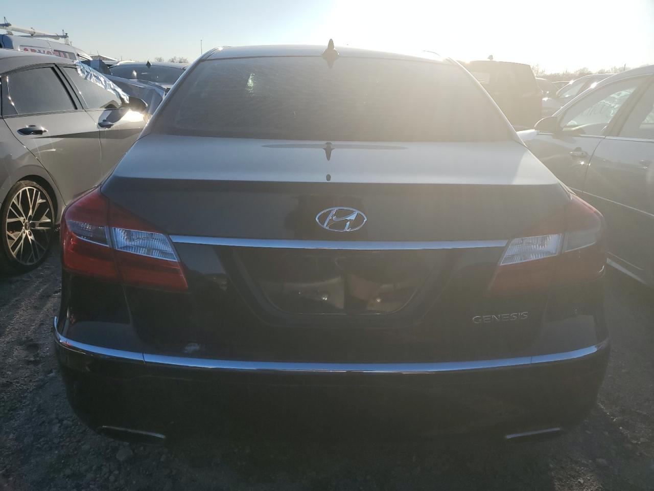 Photo 5 VIN: KMHGC4DD6CU206992 - HYUNDAI GENESIS 