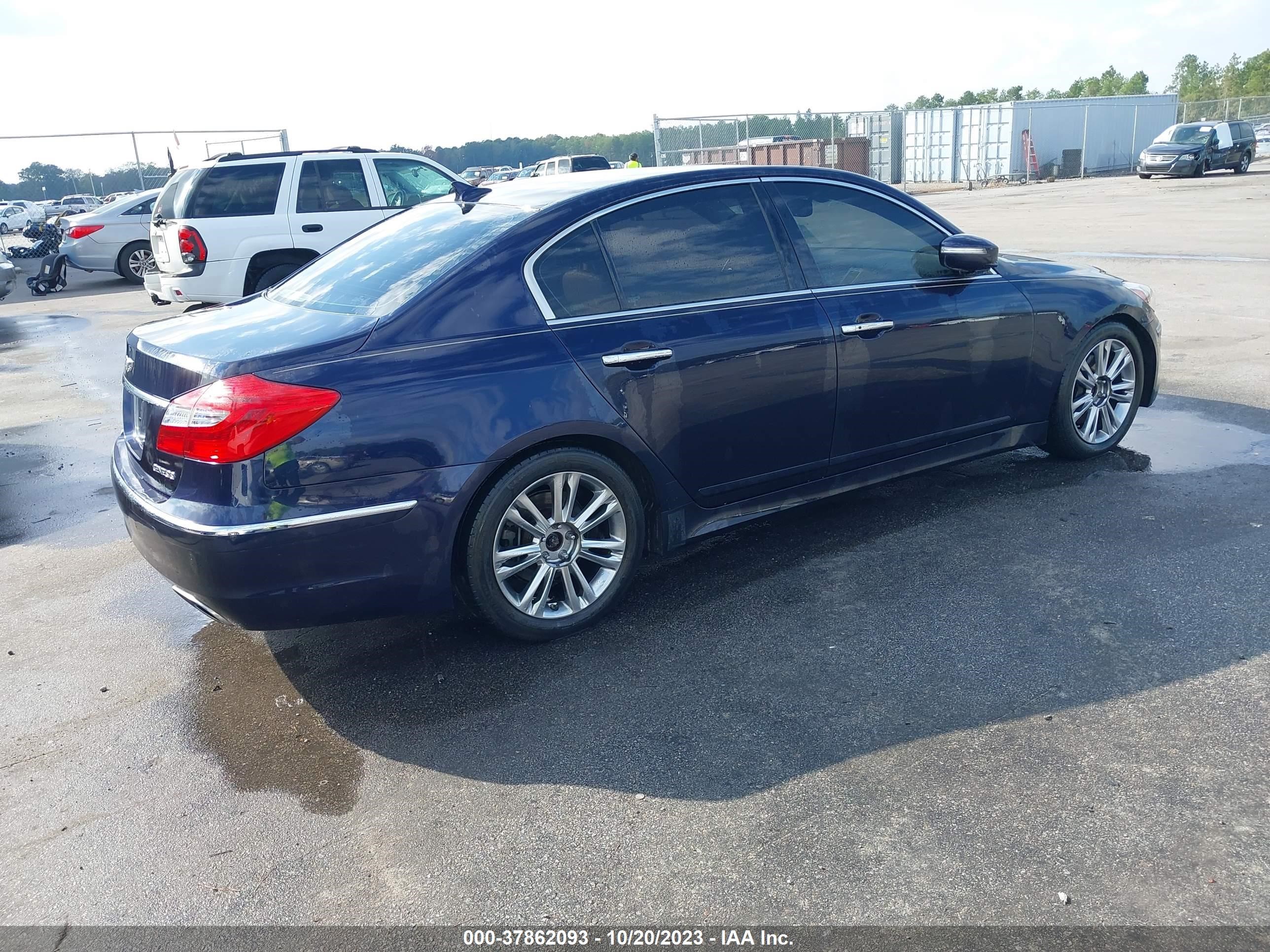 Photo 3 VIN: KMHGC4DD7CU208315 - HYUNDAI GENESIS 