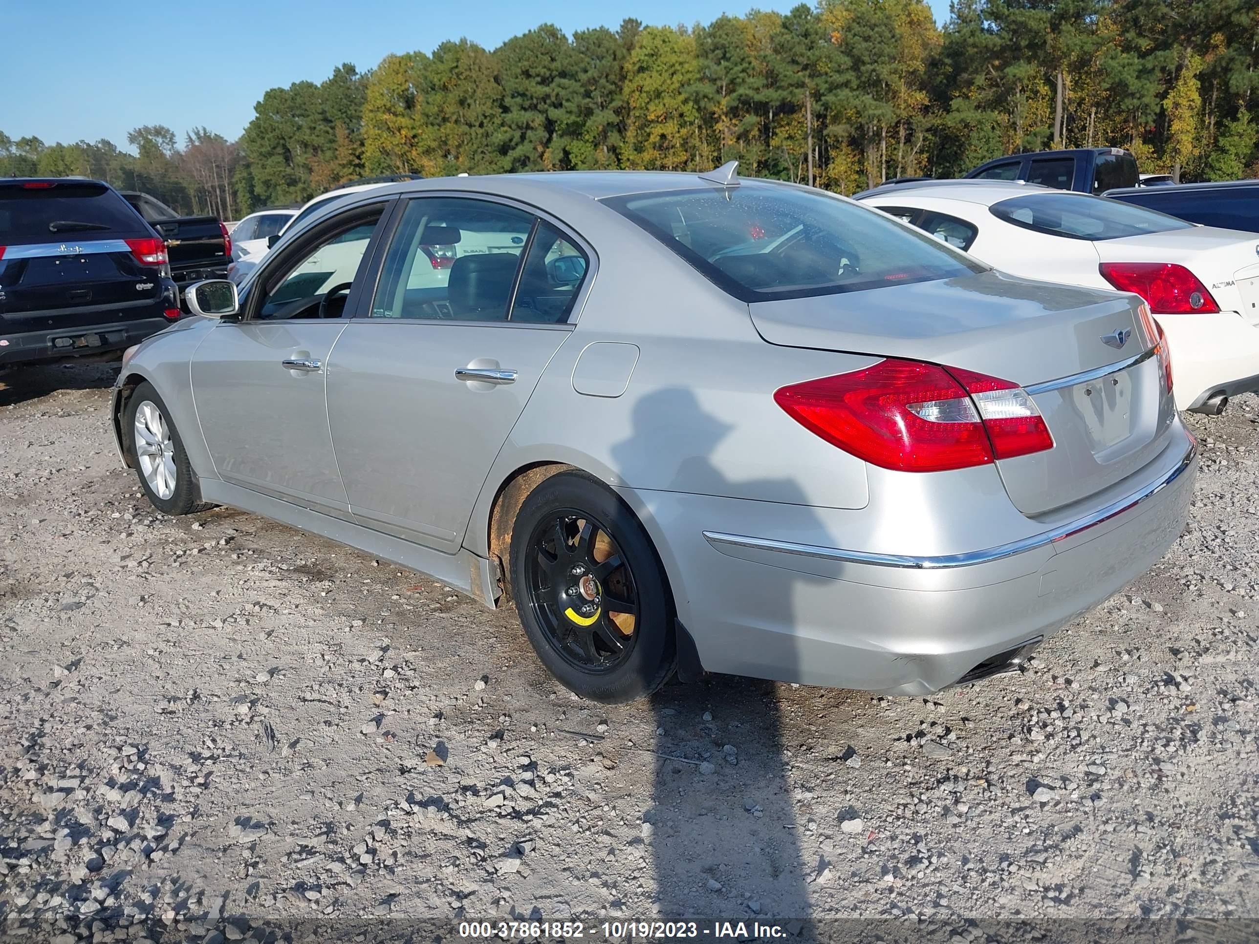 Photo 2 VIN: KMHGC4DD8CU177639 - HYUNDAI GENESIS 