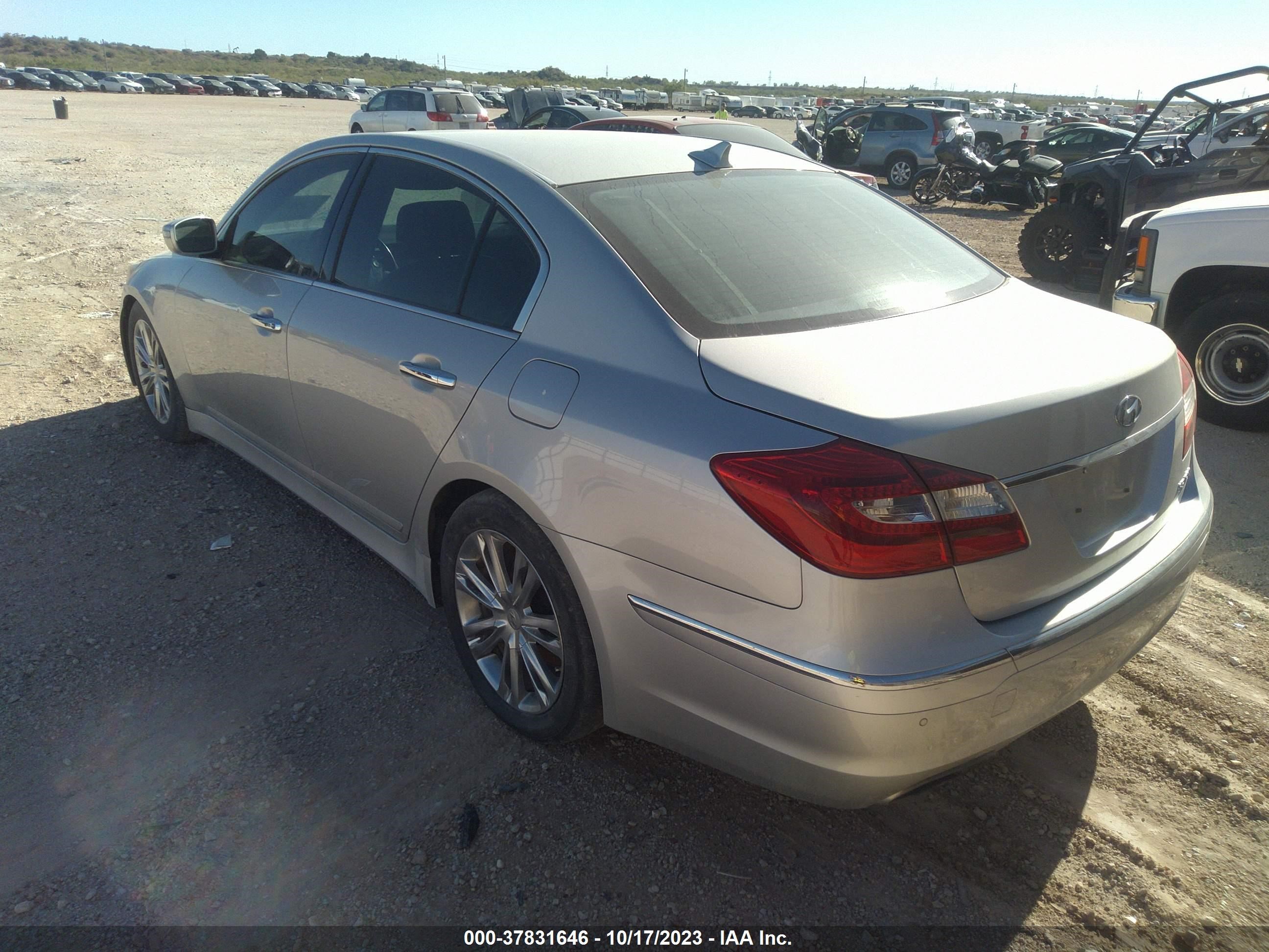 Photo 2 VIN: KMHGC4DD8CU193291 - HYUNDAI GENESIS 