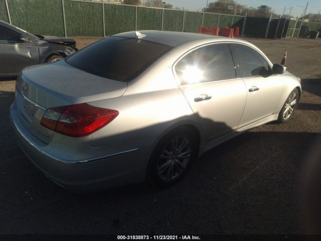 Photo 3 VIN: KMHGC4DD8CU200563 - HYUNDAI GENESIS 