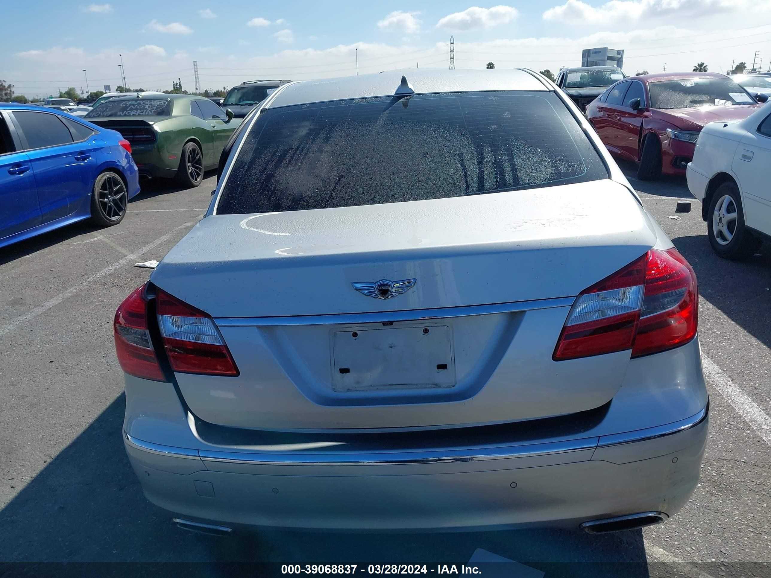 Photo 14 VIN: KMHGC4DD9CU153320 - HYUNDAI GENESIS 