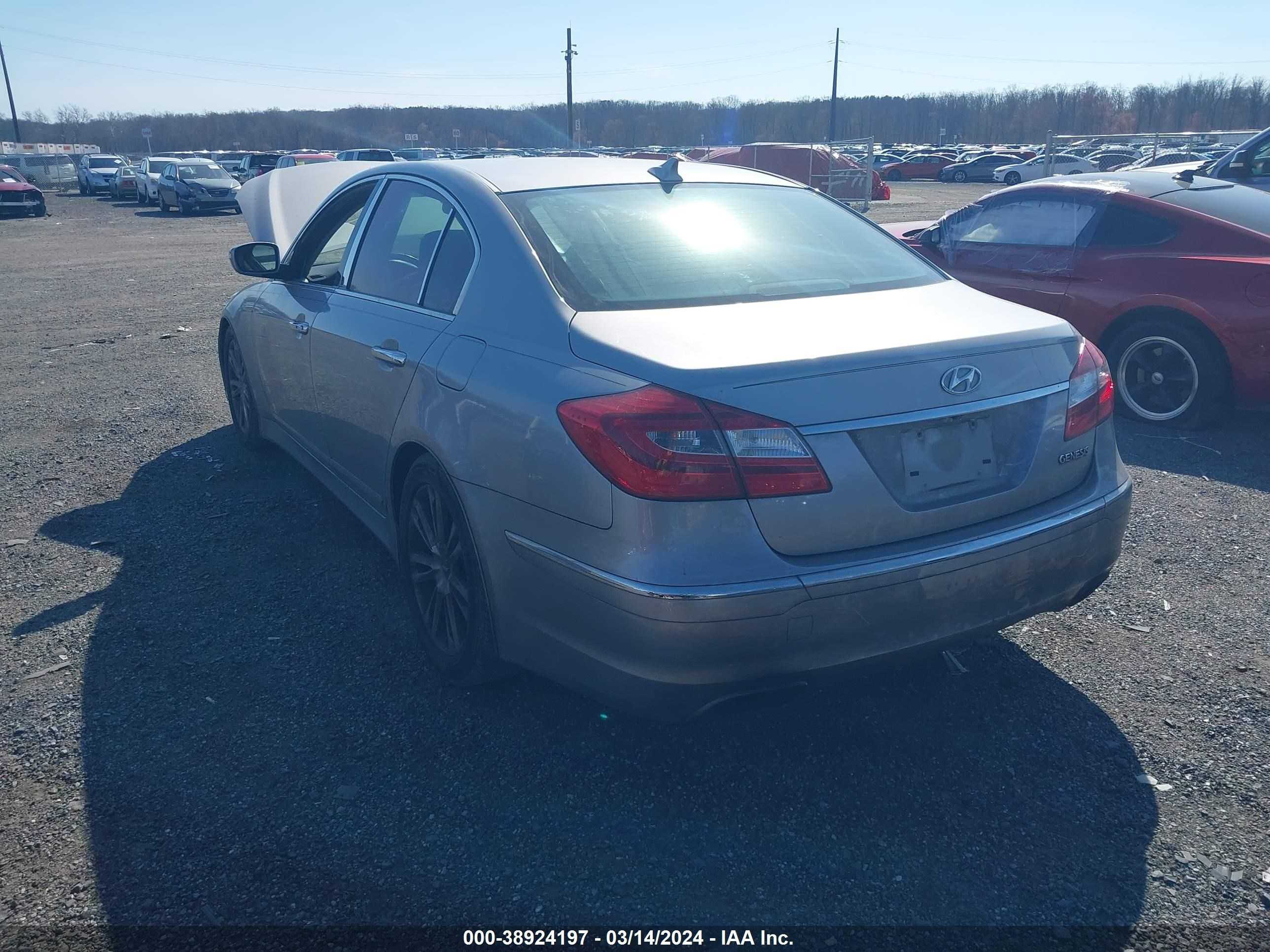 Photo 2 VIN: KMHGC4DDXCU201648 - HYUNDAI GENESIS 