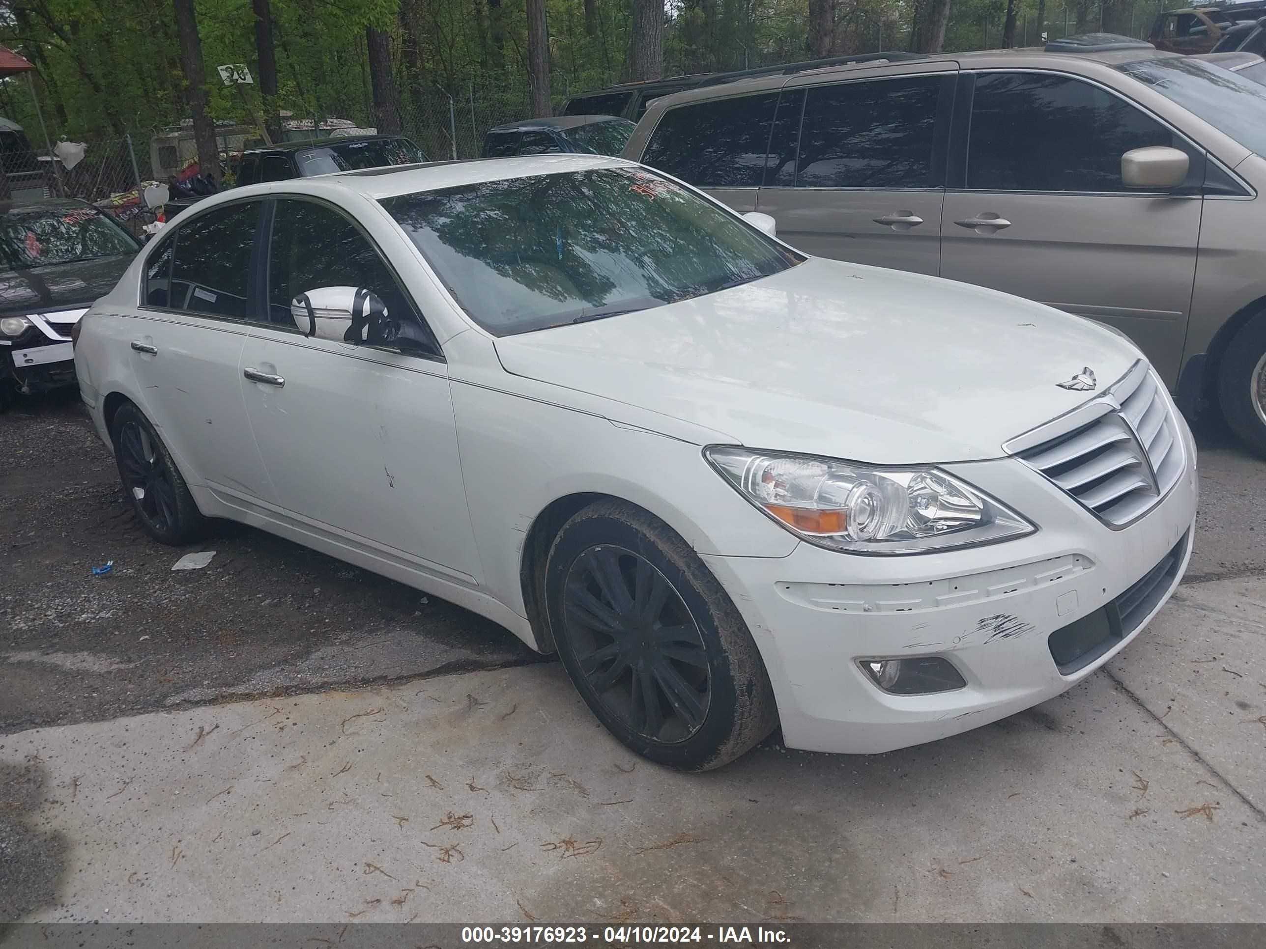 Photo 0 VIN: KMHGC4DE0AU079940 - HYUNDAI GENESIS 