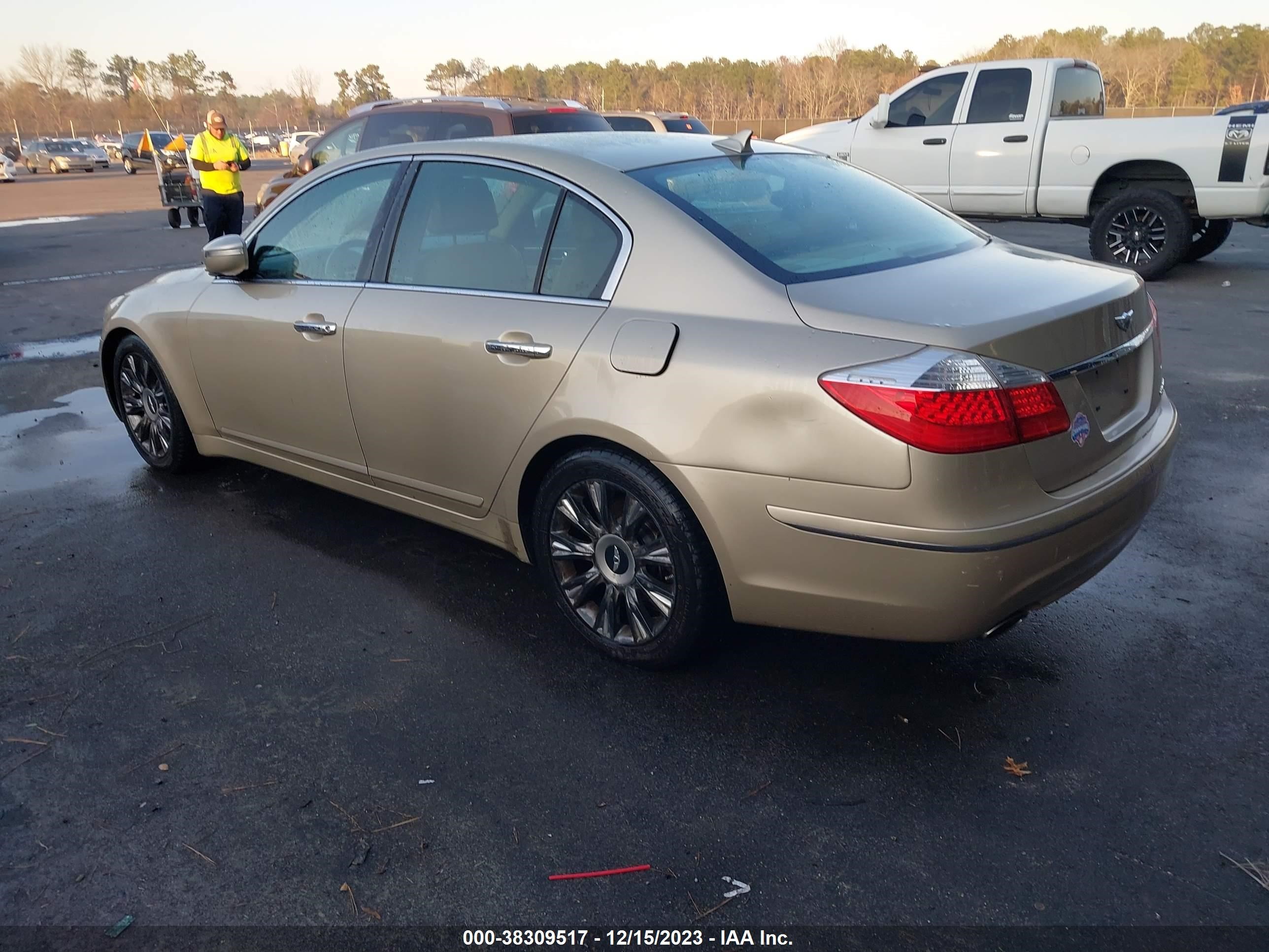 Photo 2 VIN: KMHGC4DE1AU108796 - HYUNDAI GENESIS 