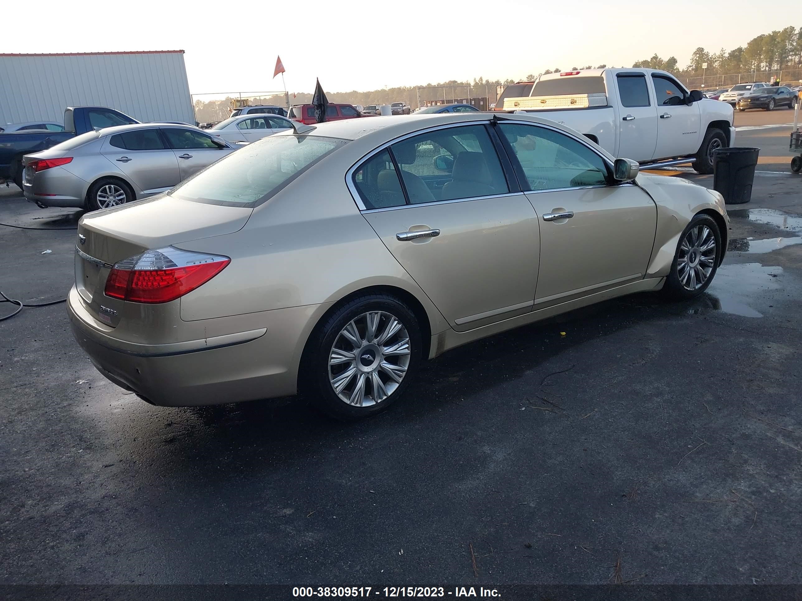 Photo 3 VIN: KMHGC4DE1AU108796 - HYUNDAI GENESIS 