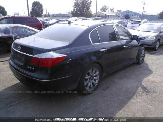 Photo 3 VIN: KMHGC4DE4AU100692 - HYUNDAI GENESIS 