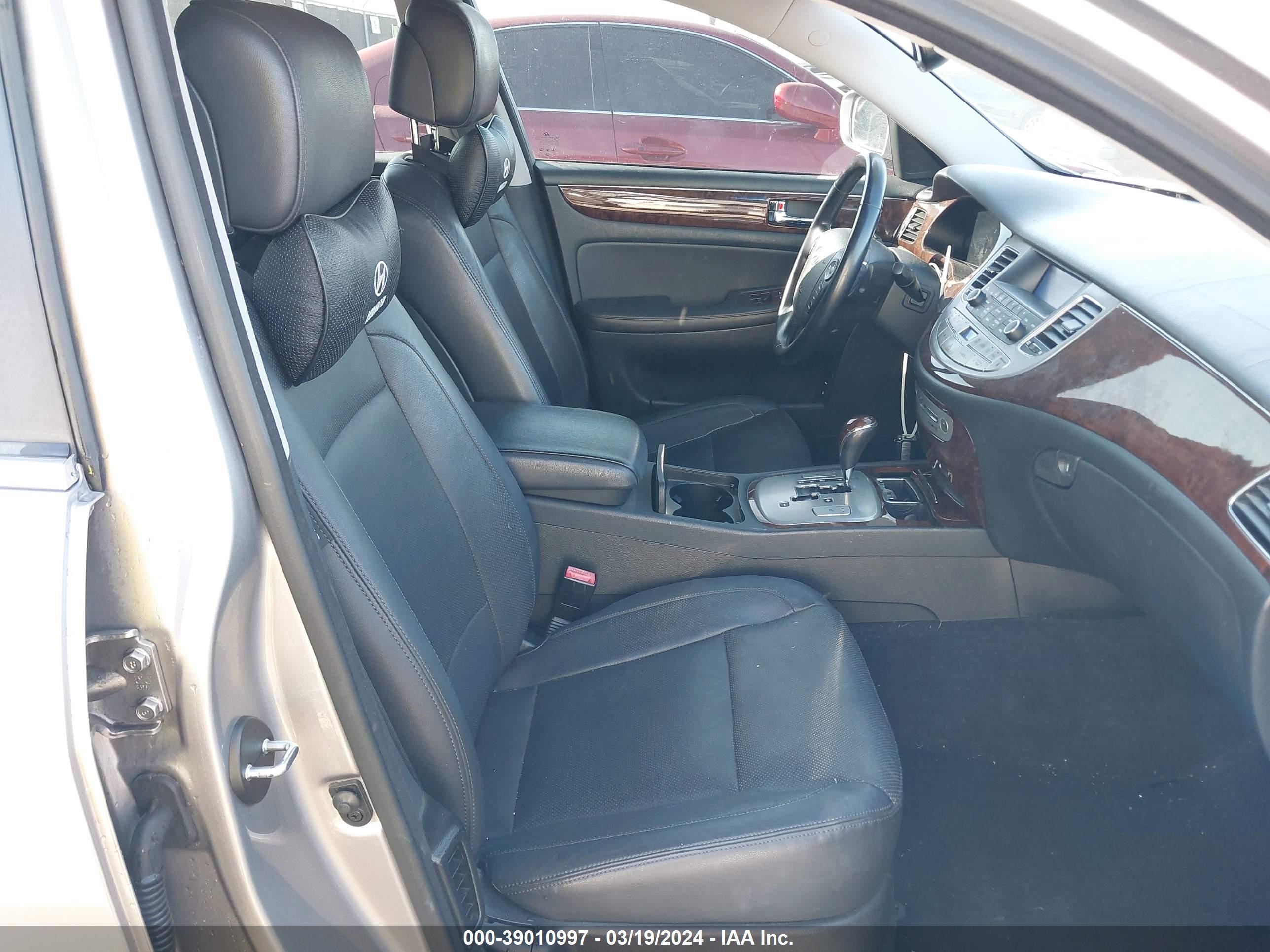 Photo 4 VIN: KMHGC4DE8BU145264 - HYUNDAI GENESIS 