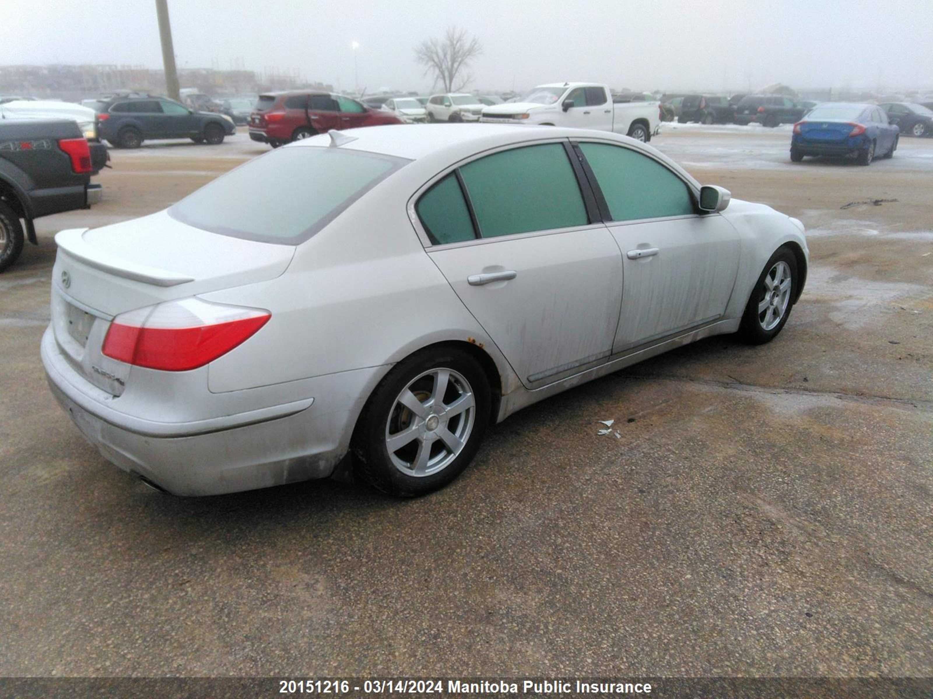 Photo 3 VIN: KMHGC4DF2AU093363 - HYUNDAI GENESIS 