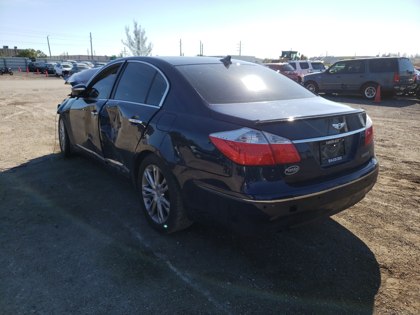 Photo 2 VIN: KMHGC4DF2BU131756 - HYUNDAI GENESIS 