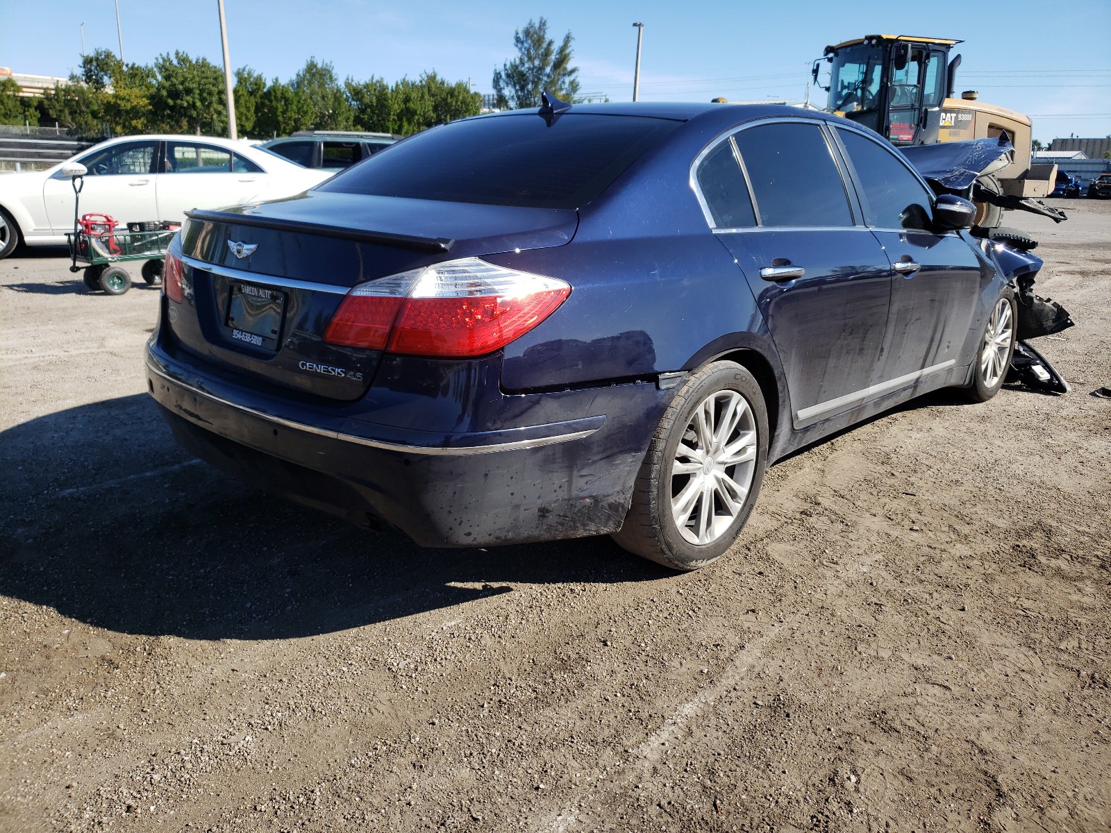 Photo 3 VIN: KMHGC4DF2BU131756 - HYUNDAI GENESIS 