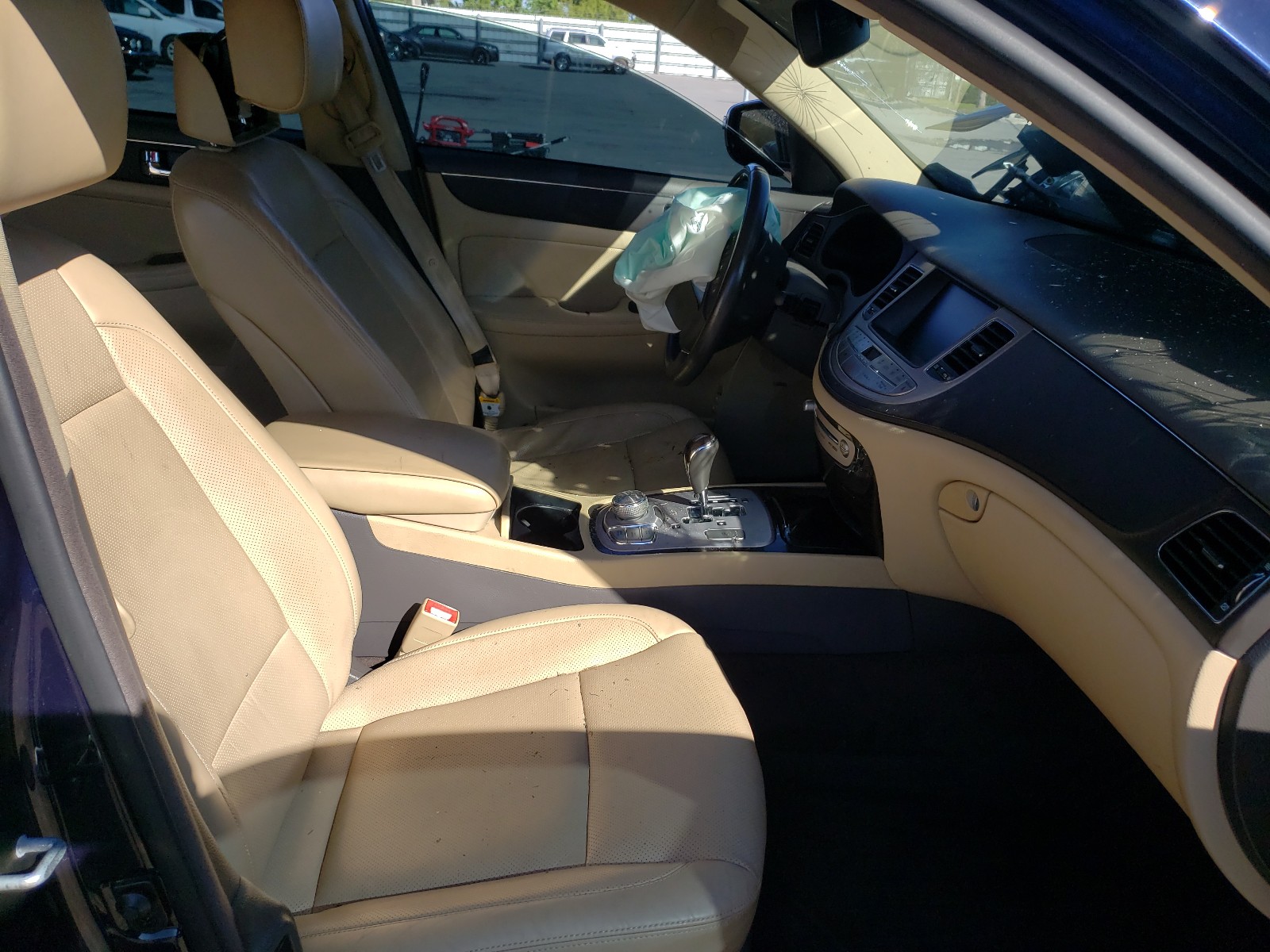 Photo 4 VIN: KMHGC4DF2BU131756 - HYUNDAI GENESIS 