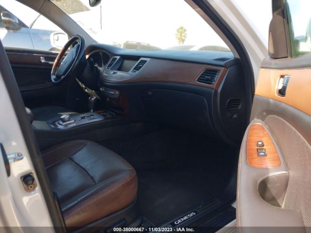 Photo 4 VIN: KMHGC4DF2BU133605 - HYUNDAI GENESIS 