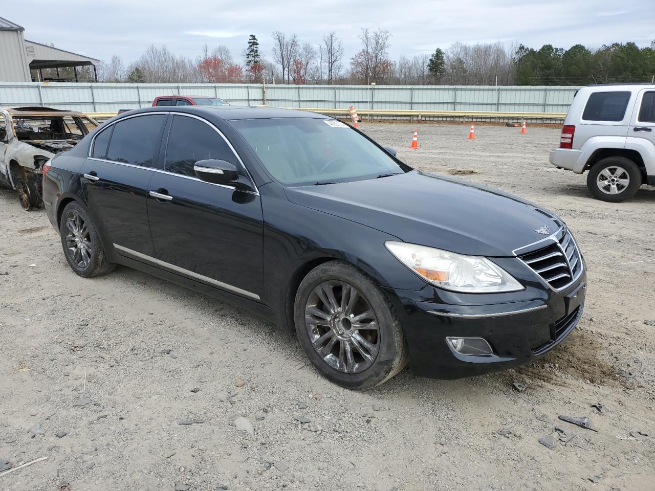 Photo 3 VIN: KMHGC4DF3BU144970 - HYUNDAI GENESIS 