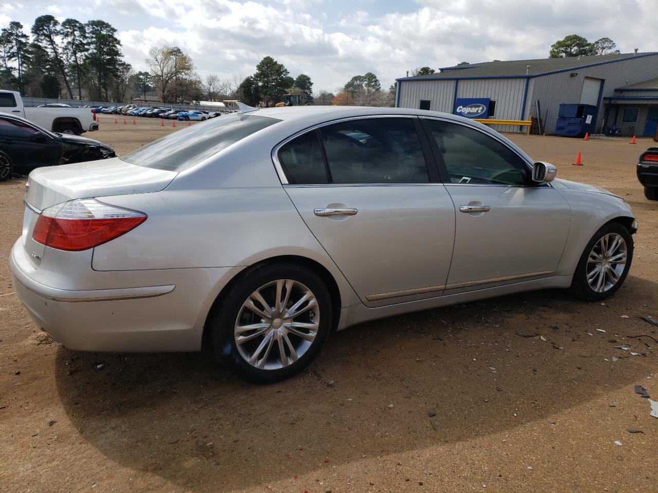 Photo 2 VIN: KMHGC4DF4BU132214 - HYUNDAI GENESIS 