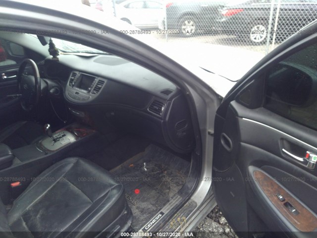 Photo 4 VIN: KMHGC4DF5AU098668 - HYUNDAI GENESIS 