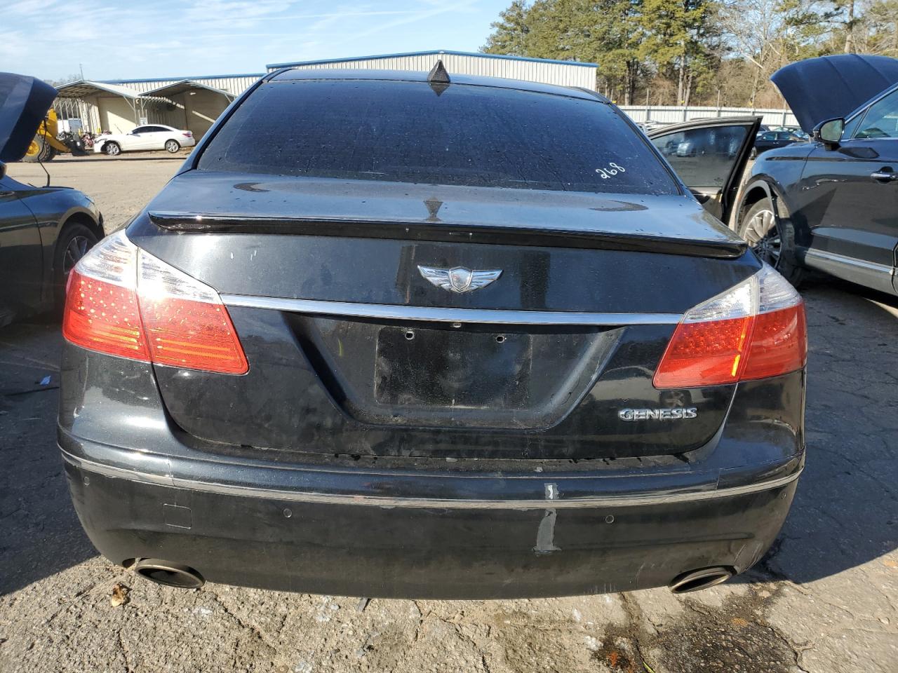 Photo 5 VIN: KMHGC4DF6BU113938 - HYUNDAI GENESIS 