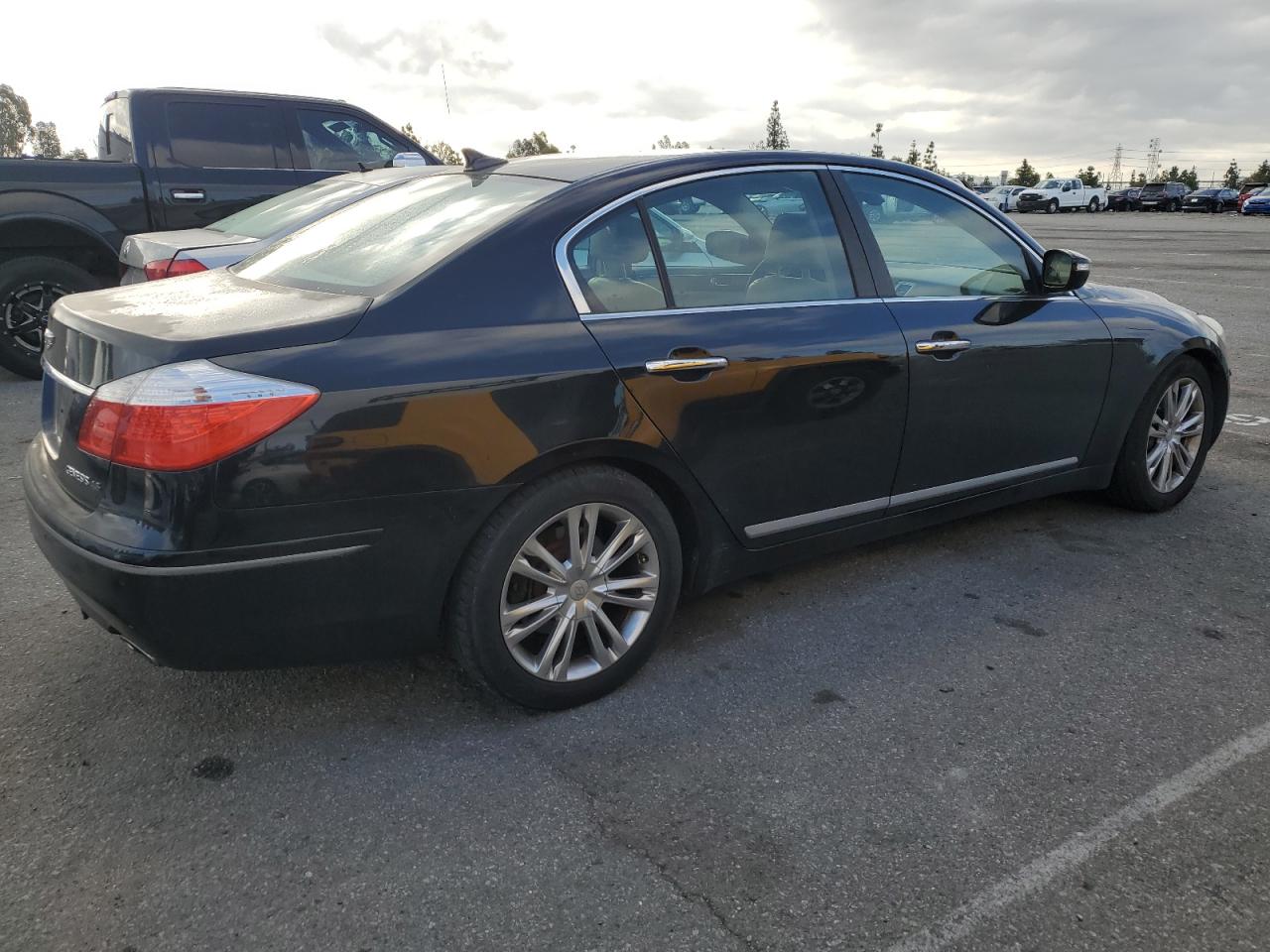 Photo 2 VIN: KMHGC4DF6BU138449 - HYUNDAI GENESIS 