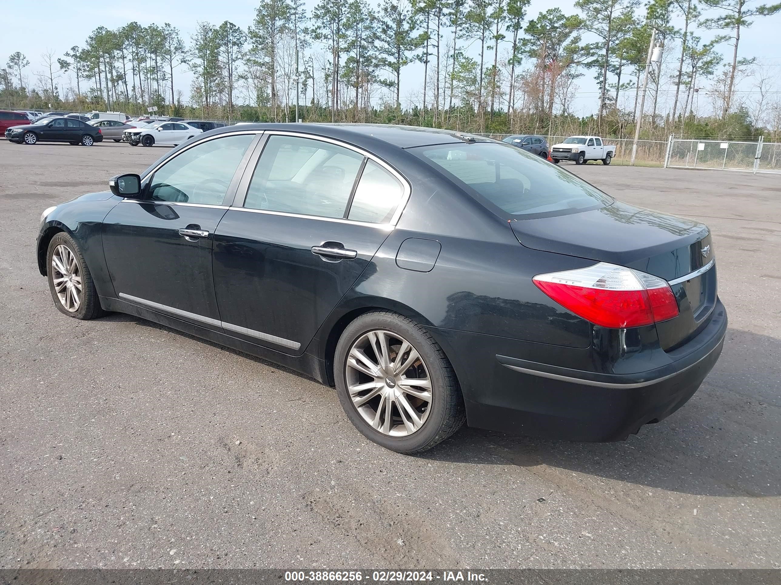 Photo 2 VIN: KMHGC4DF8BU126741 - HYUNDAI GENESIS 