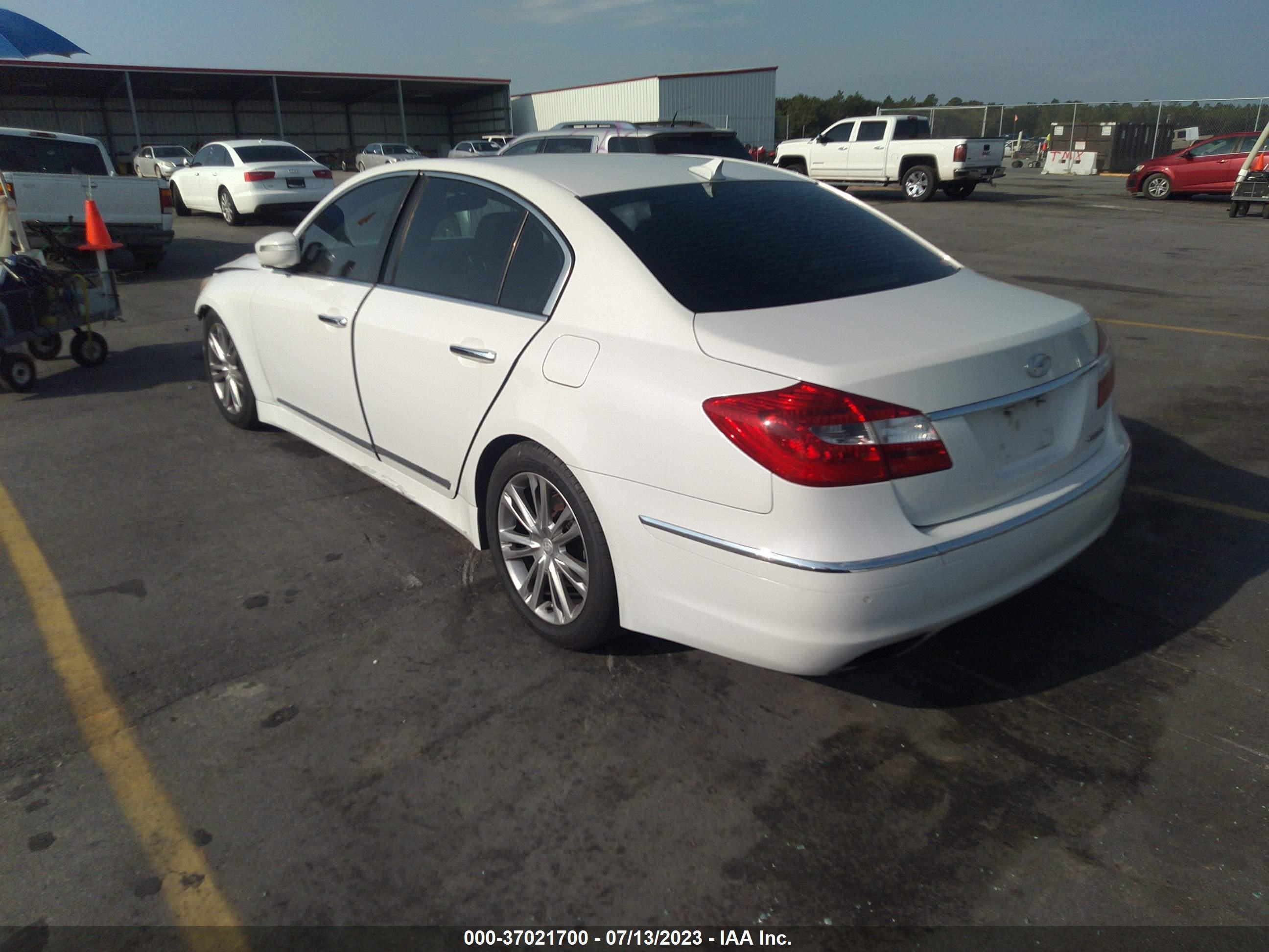 Photo 2 VIN: KMHGC4DH2CU189532 - HYUNDAI GENESIS 