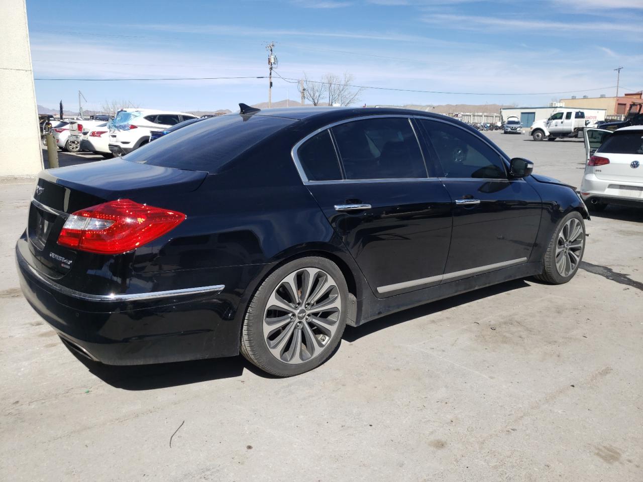 Photo 2 VIN: KMHGC4DH4CU200465 - HYUNDAI GENESIS 